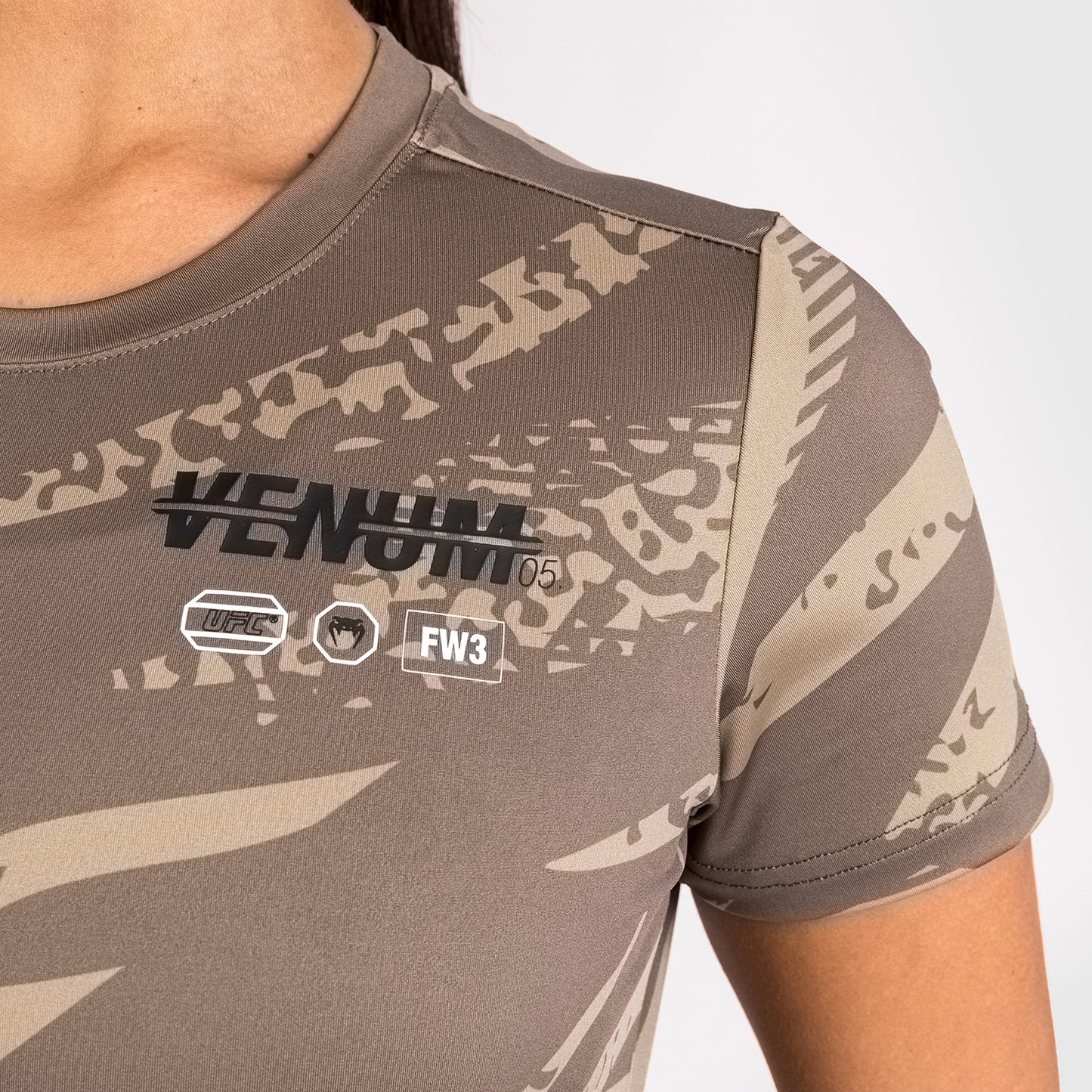 UFC Adrenaline by Venum Fight Week 女士 Dry Tech T恤 – 沙色迷彩
