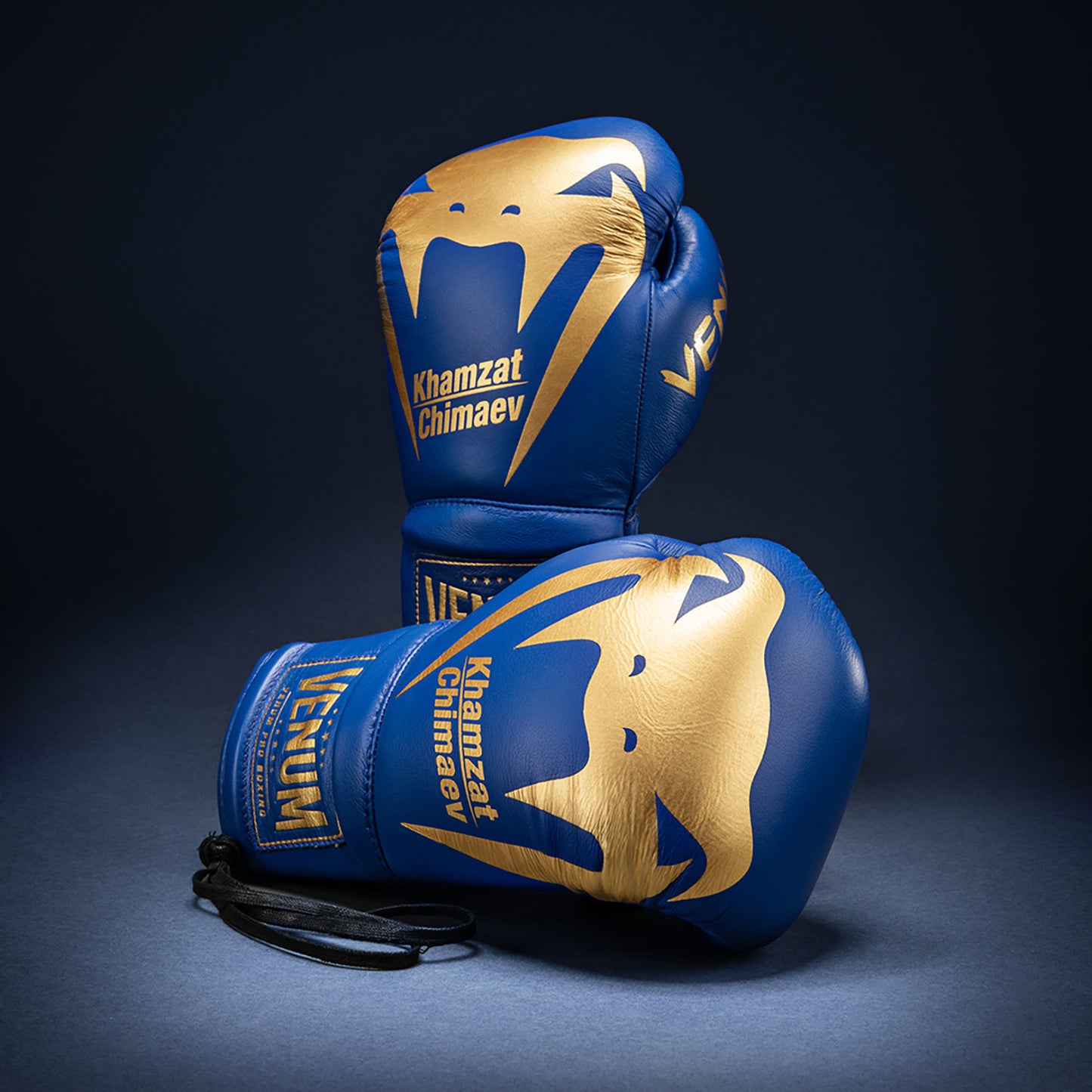 Venum Giant 2.0 Khamzat Chimaev Pro 拳击手套 – 蓝色/金色