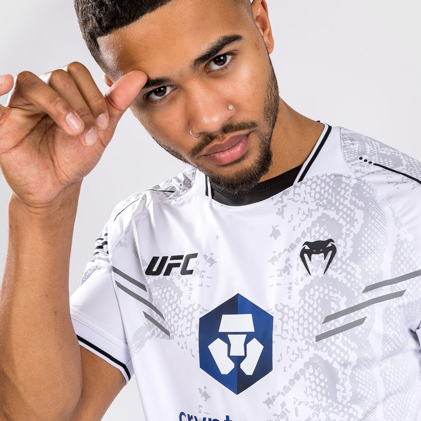 UFC Adrenaline by Venum Authentic Fight Night 男士Walkout球衣 – 白色