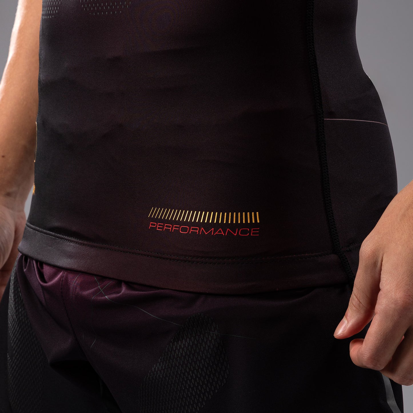 Venum Tactical XT 短袖紧身防磨衣 – 黑色/酒红色/金色