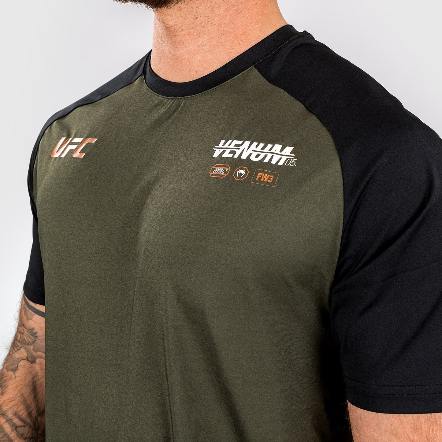 UFC Adrenaline by Venum Fight Week 男士 Dry Tech T恤 – 卡其色/青铜色