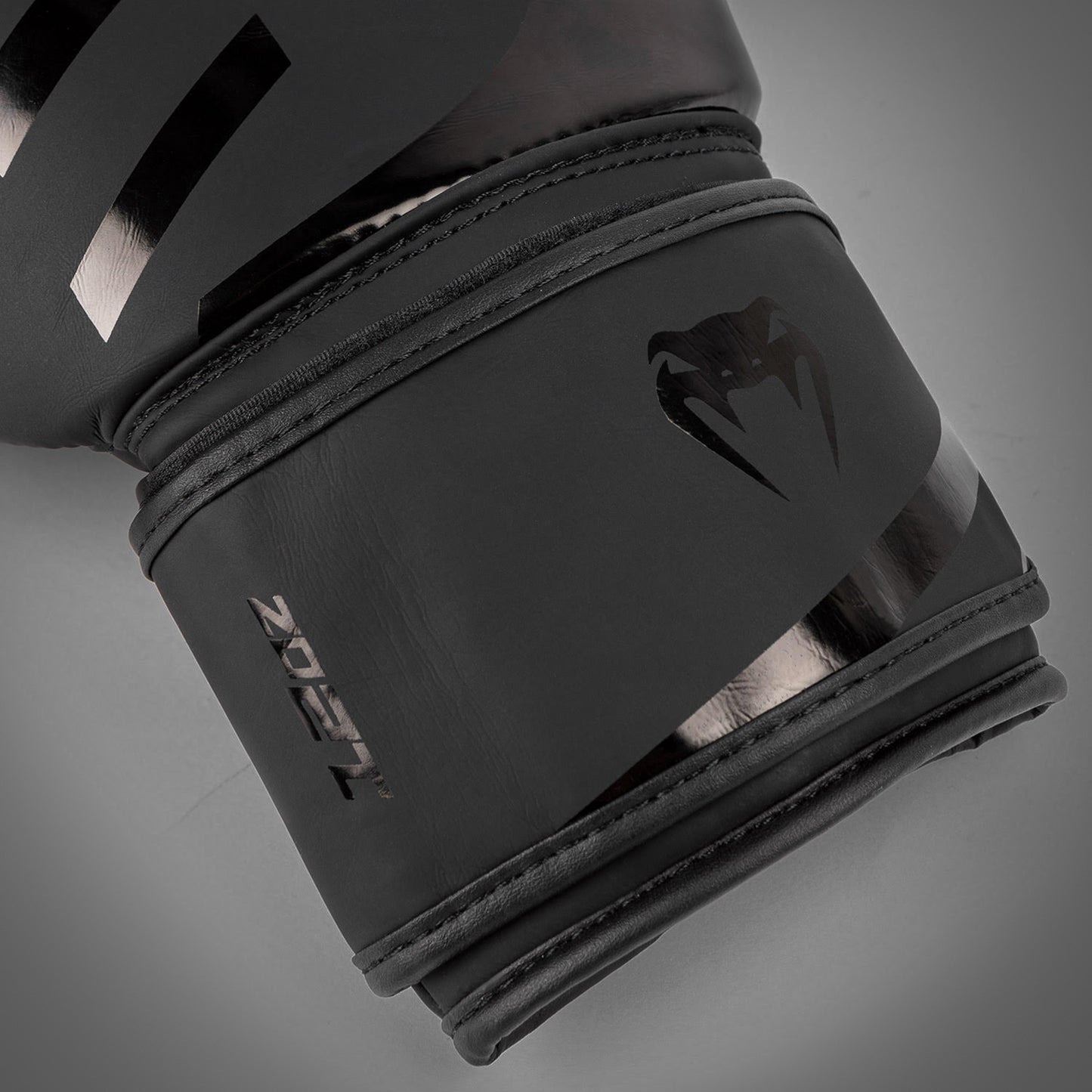 Venum Challenger 3.0 Shockwave 拳击手套–黑色