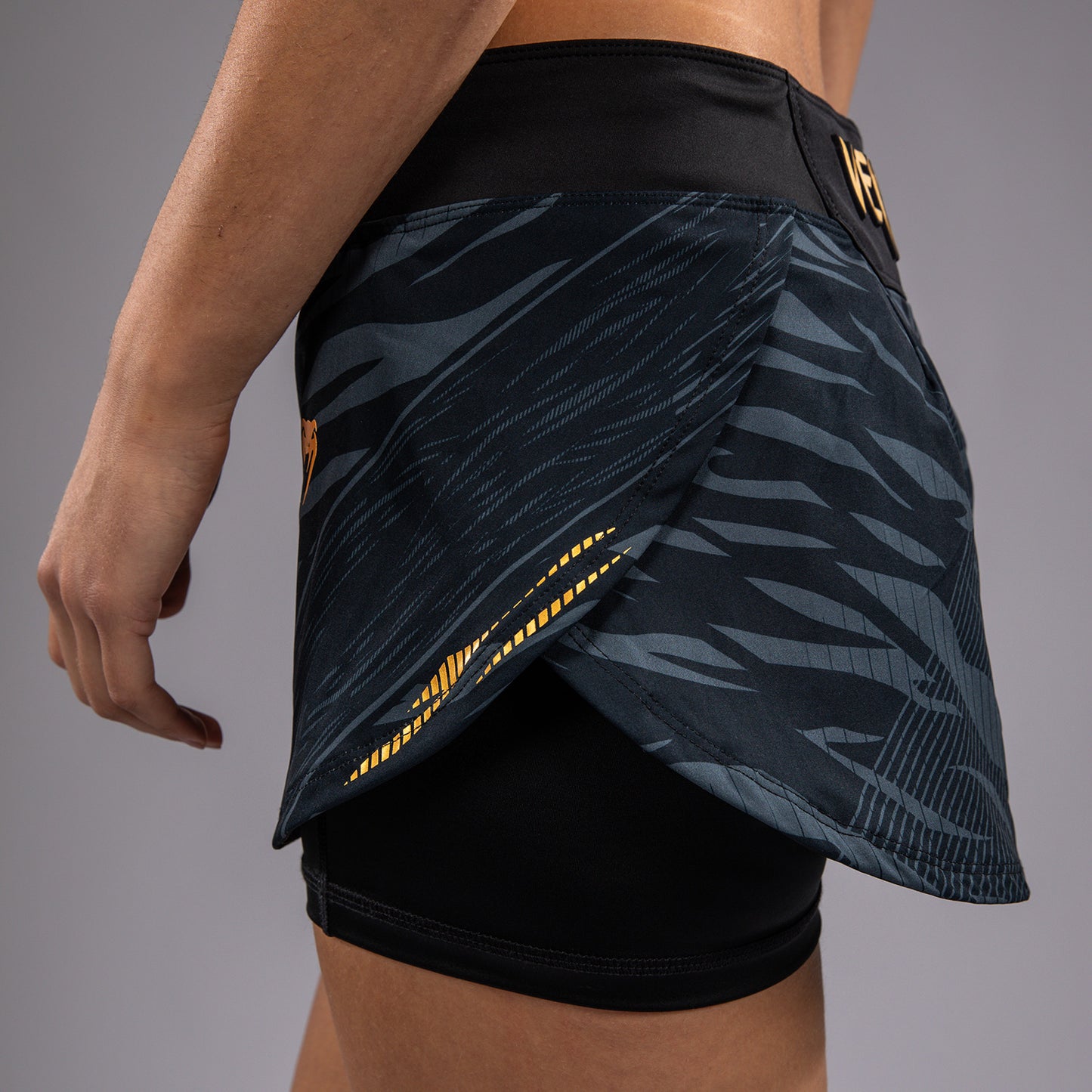 UFC Fusion by Venum Authentic Fight Night 女士格斗短裙 – 冠军款