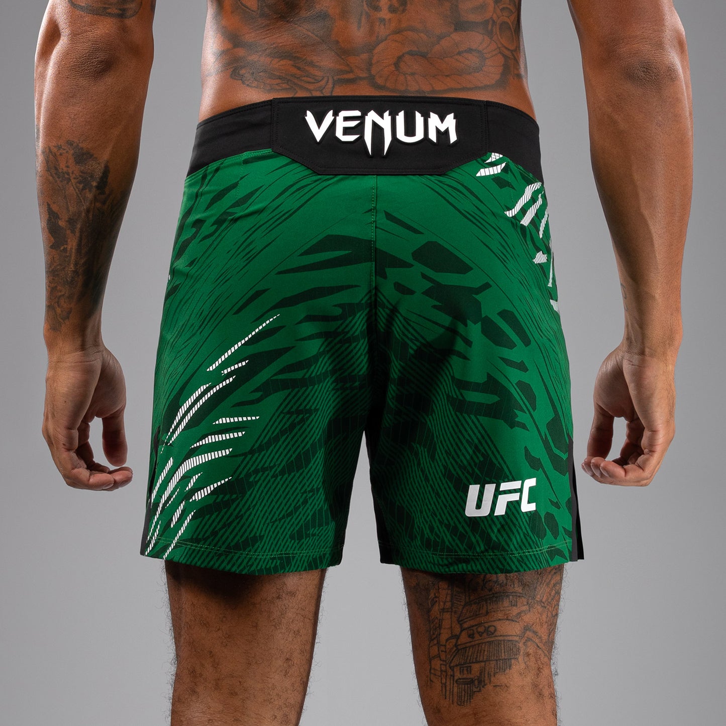 UFC Fusion by Venum Authentic Fight Night 男士格斗短裤 – 短款 – 绿色