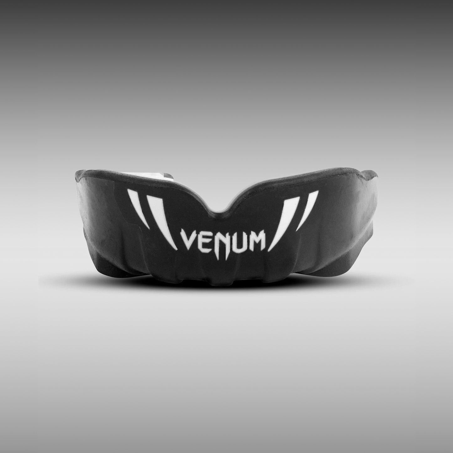 Venum Challenger 儿童款护齿 – 黑色/白色