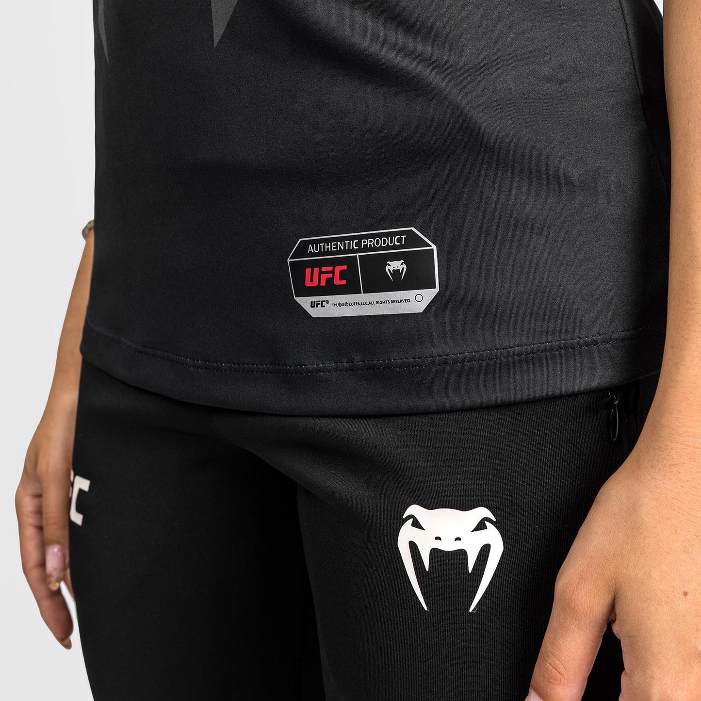 UFC Venum Authentic Fight Night 2.0 Kit by Venum 女士款Walkout球衣 – 黑色