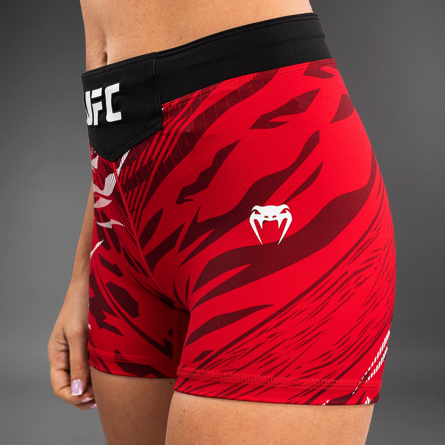 UFC Fusion by Venum 女士综合格斗短裤 – 修身款 – 红色