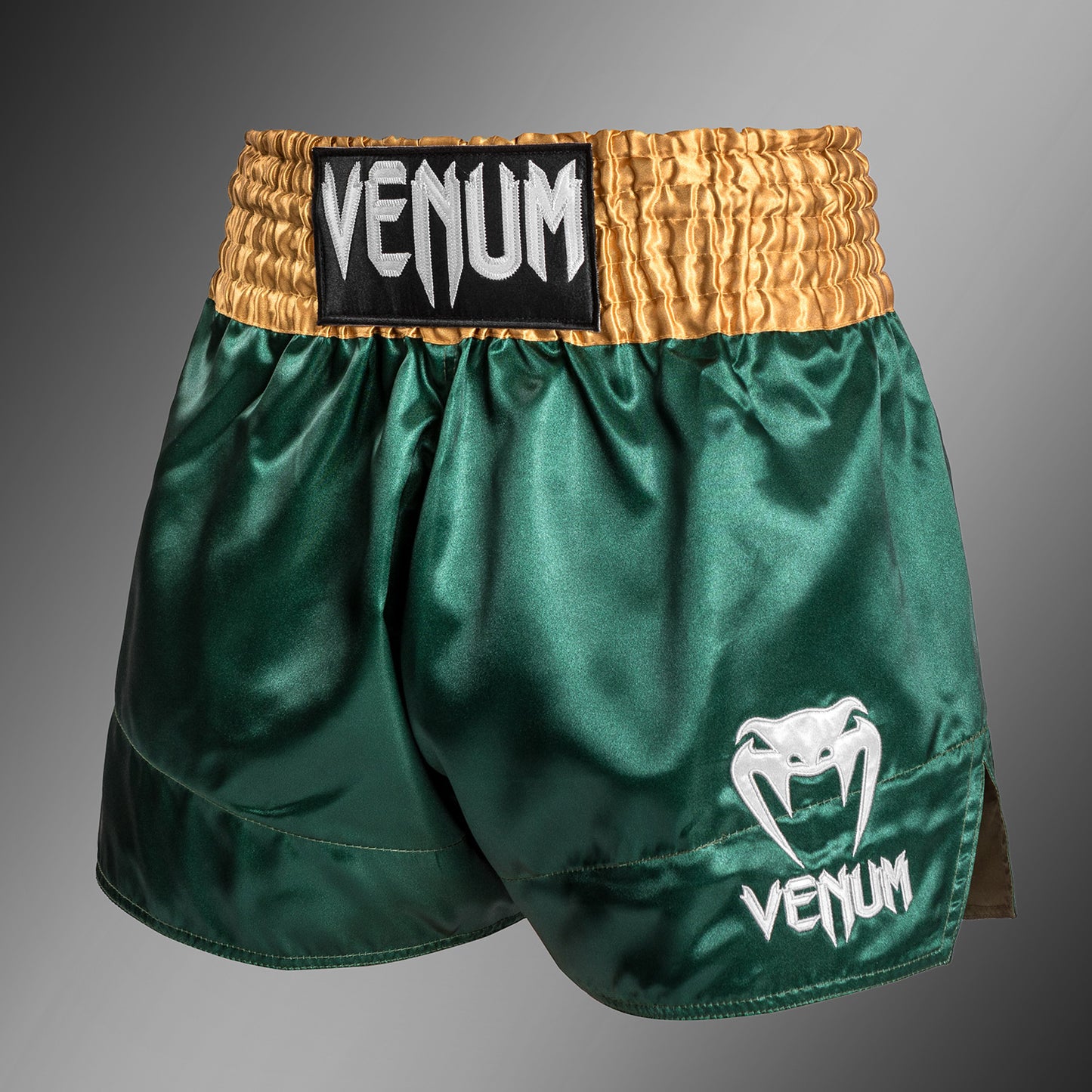 Venum Classic 泰拳短裤 – 绿色/金色/白色