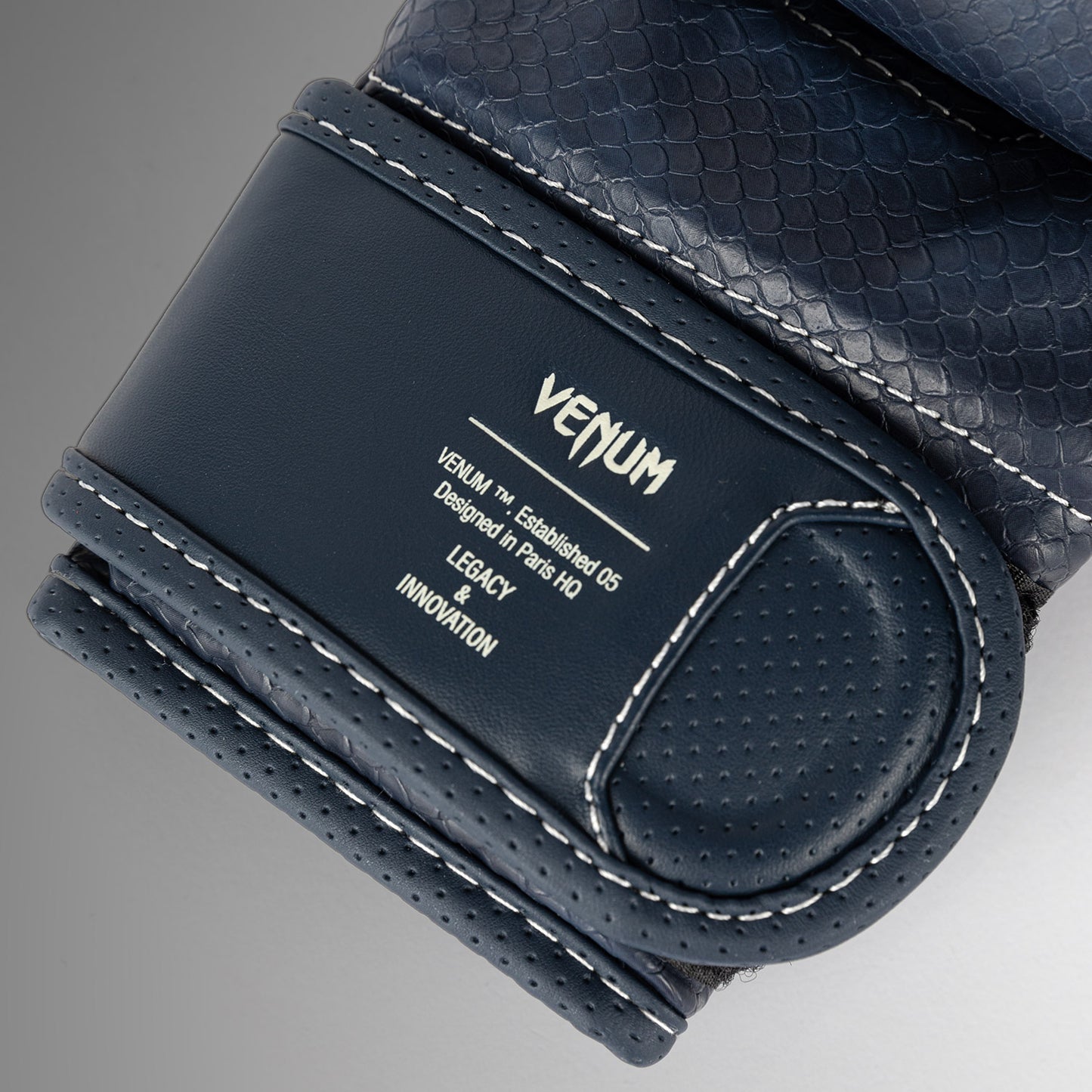 Venum Impact Evo Scales MMA实战手套 – 午夜蓝