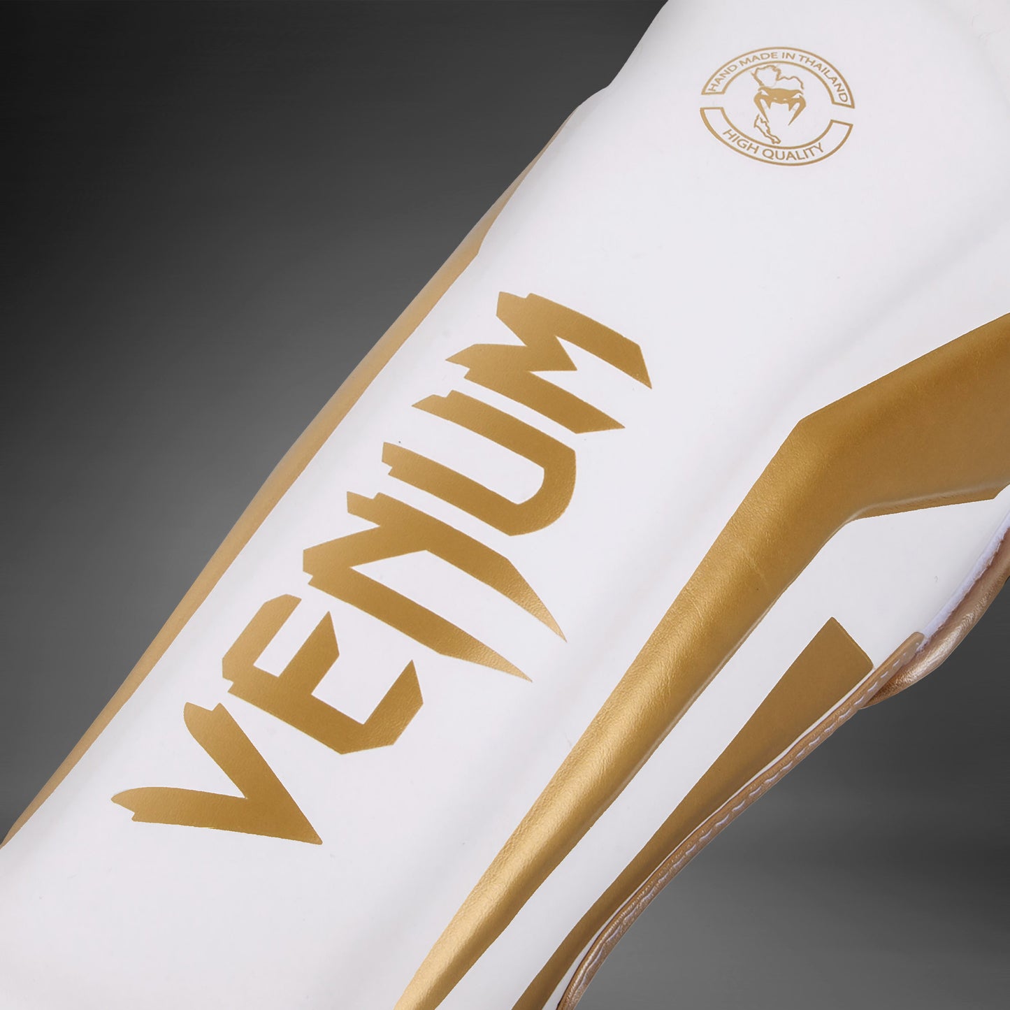 Venum Elite 立式护胫 – 白色/金色
