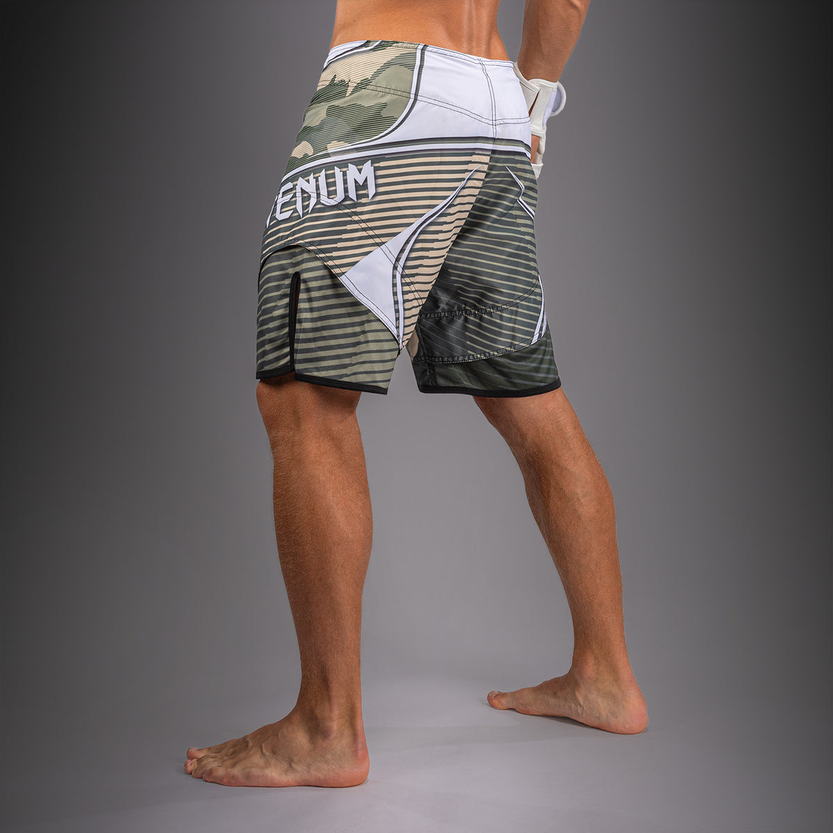 Venum Camo Hero 格斗短裤 - 卡其色/奶白色