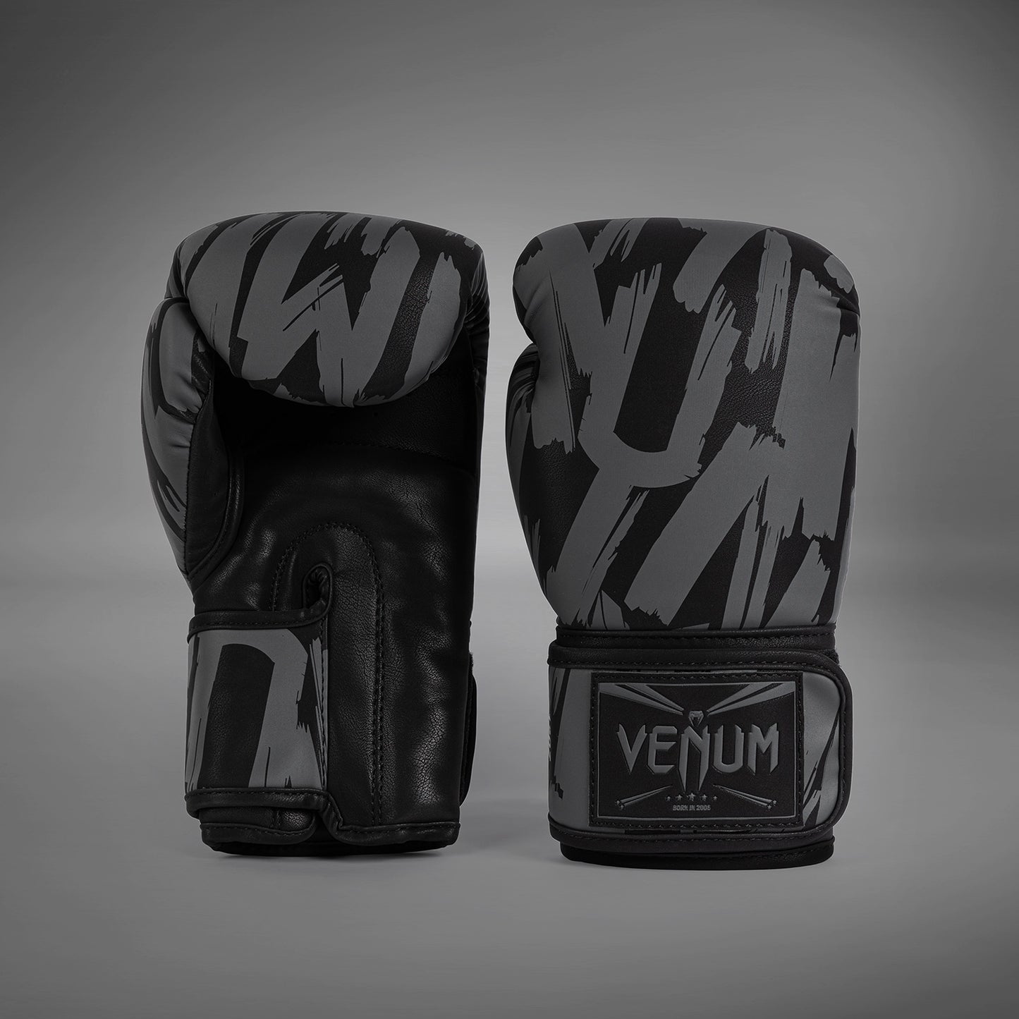 Venum Graffiti 拳击手套 – 城市炭灰色
