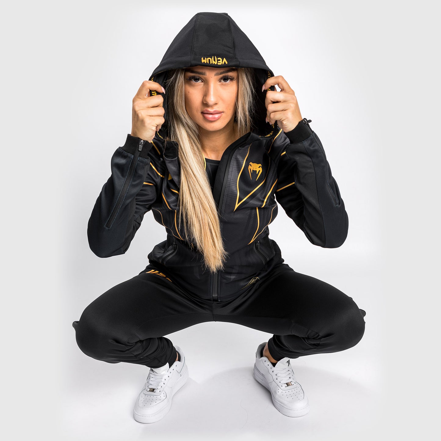 UFC Venum Authentic Fight Night 2.0 女士款冠军连帽衫