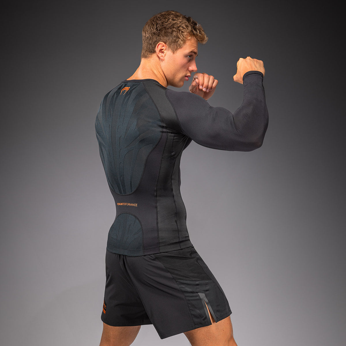 Venum G-Fit Revolution 长袖防磨衣 - 黑色/铜色