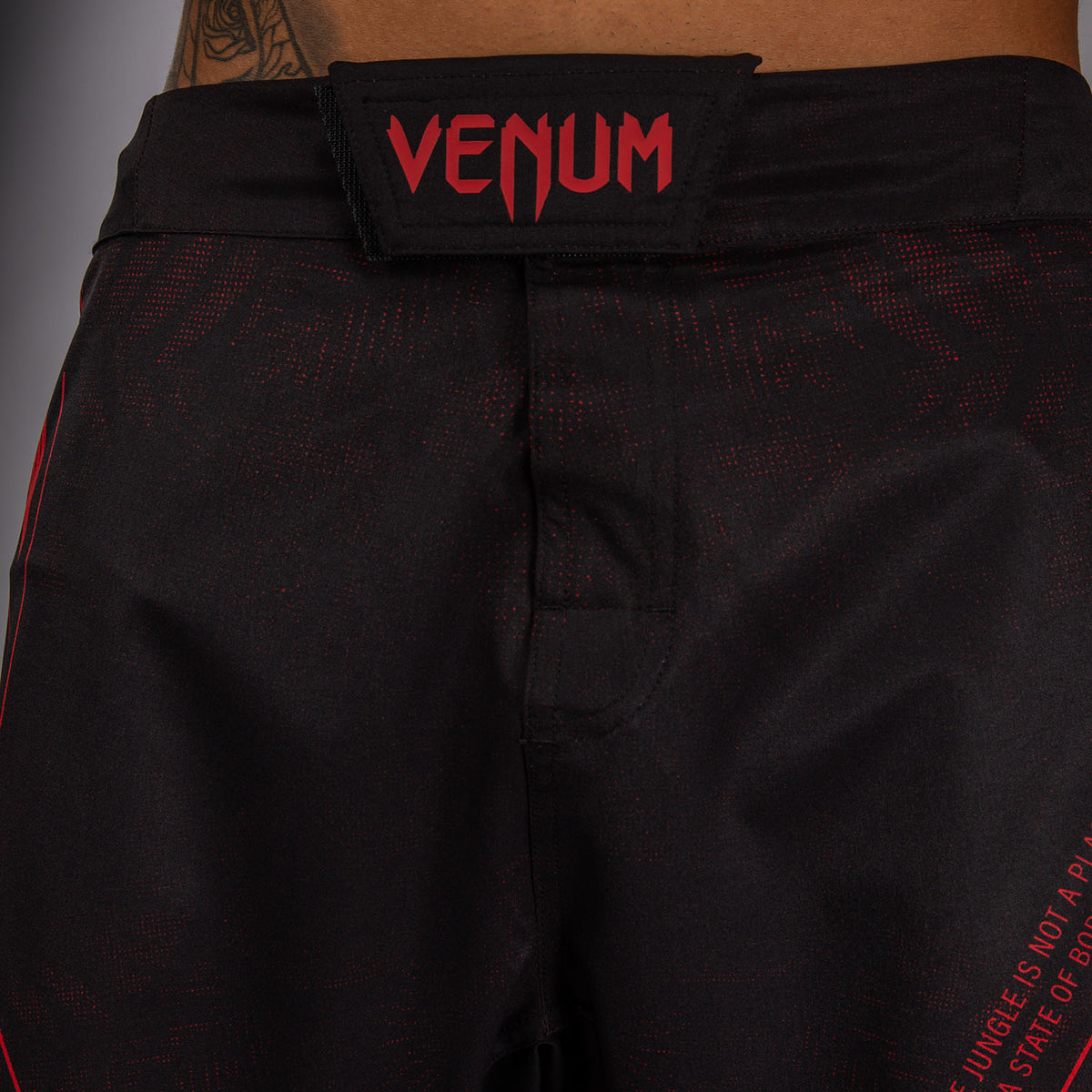 Venum Amazonia Reborn MMA短裤 - 黑色/红色