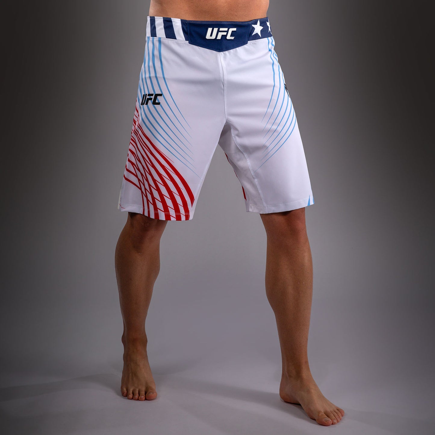 Official UFC Freedom 250 by Venum 男士 Authentic Fight Night 长款格斗短裤 - 白色