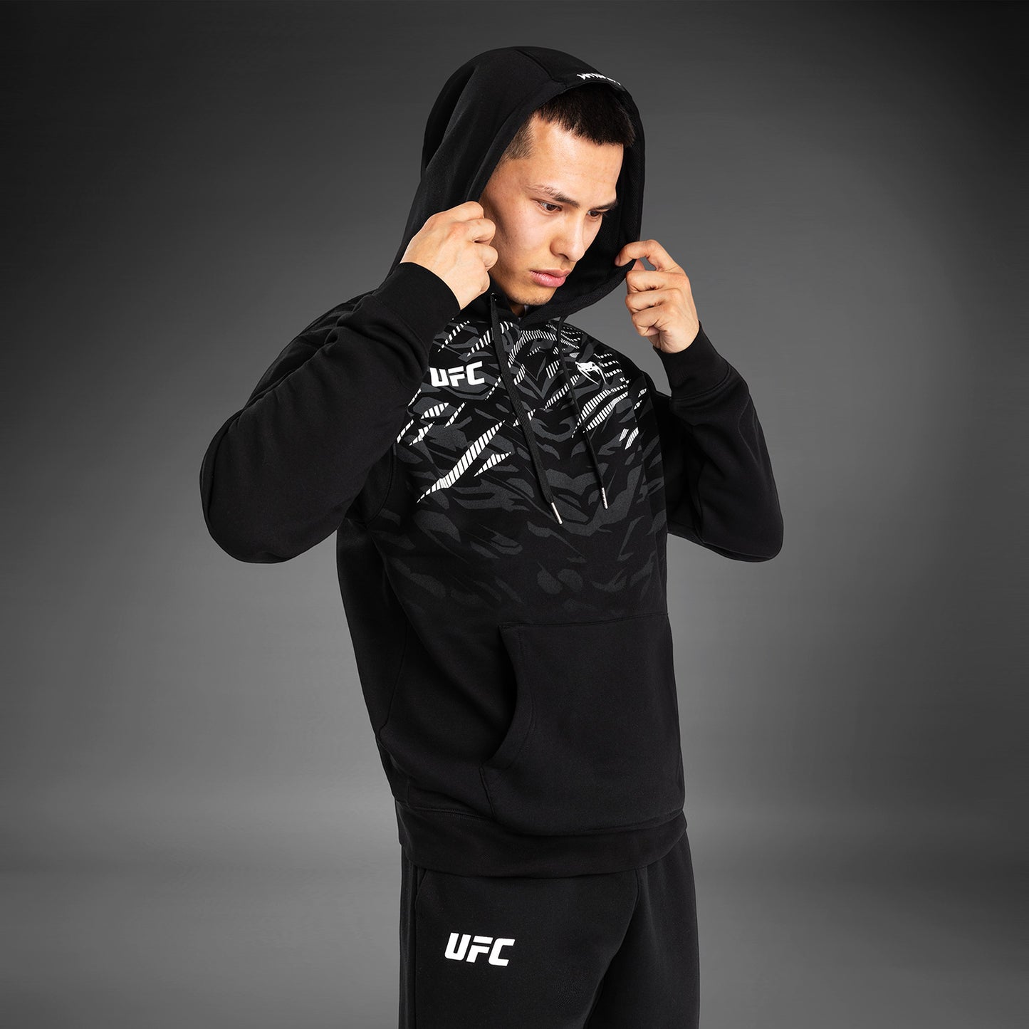 UFC Fusion by Venum 男士款连帽衫 – 黑色
