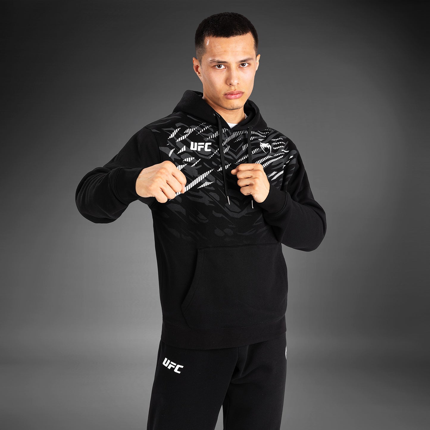 UFC Fusion by Venum 男士款连帽衫 – 黑色