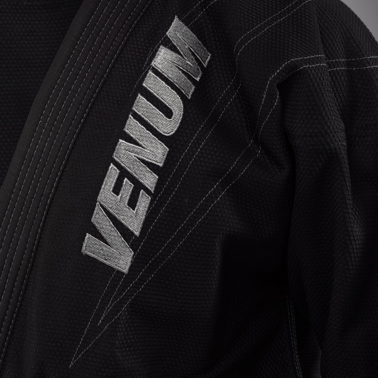 Venum Elite 5.0 巴西柔术服（450克/平方米）– 黑色