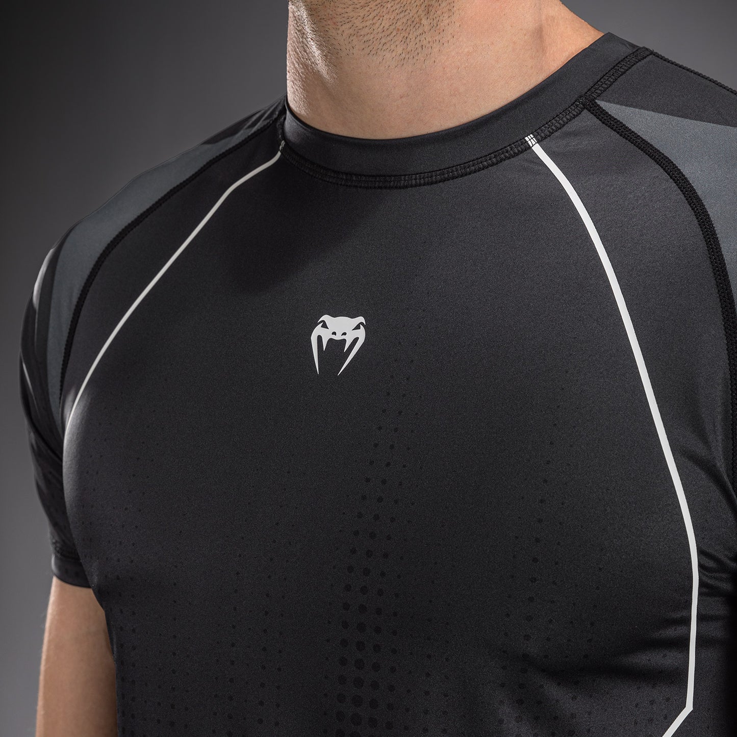 Venum Stealth Dry Tech T恤 – 黑色/白色