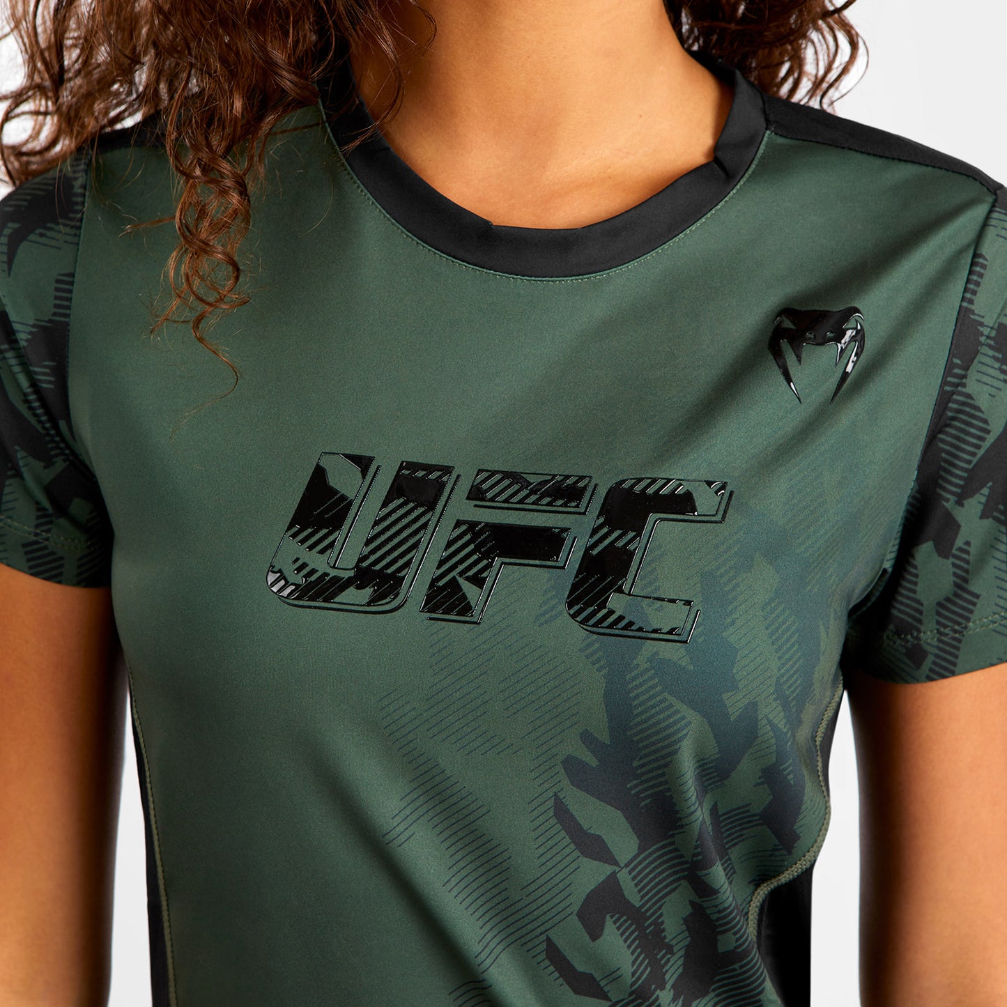 Venum UFC Authentic Fight Week 女士高性能短袖T恤 – 卡其色