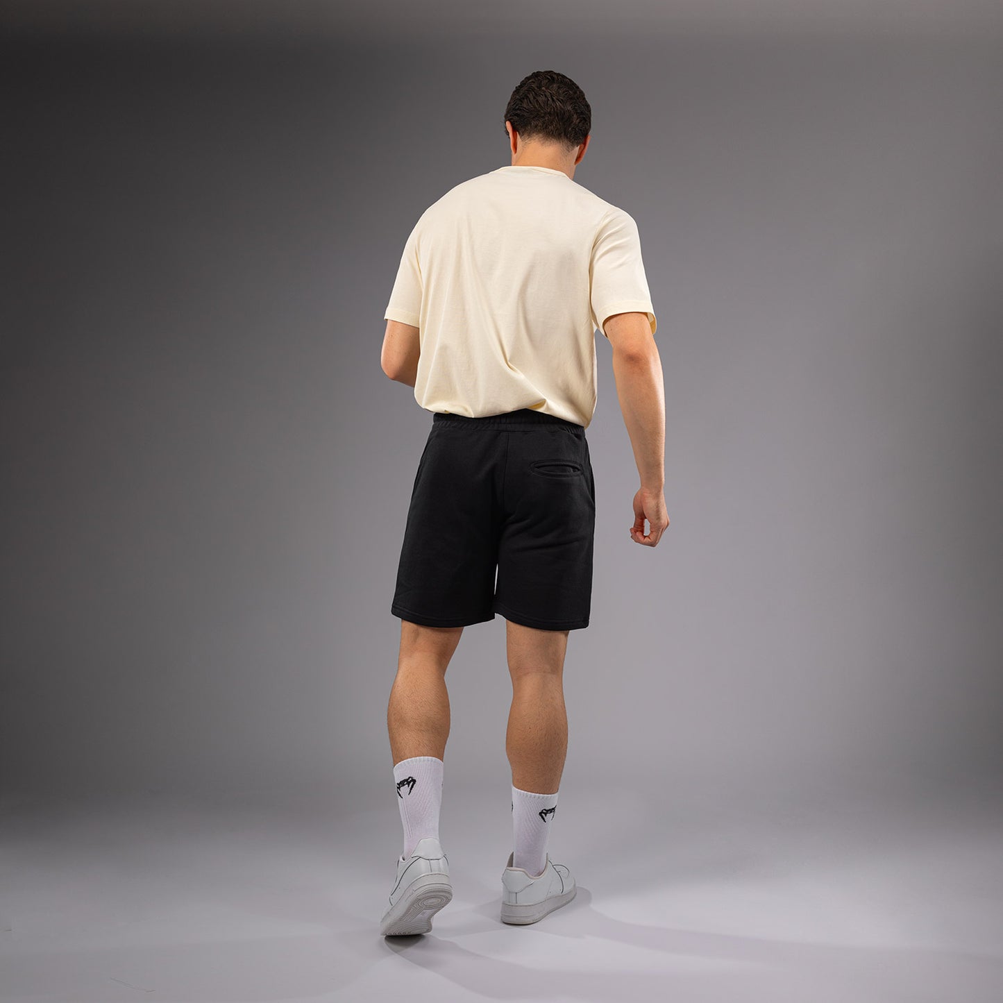 Venum Classic 短裤 – 黑色