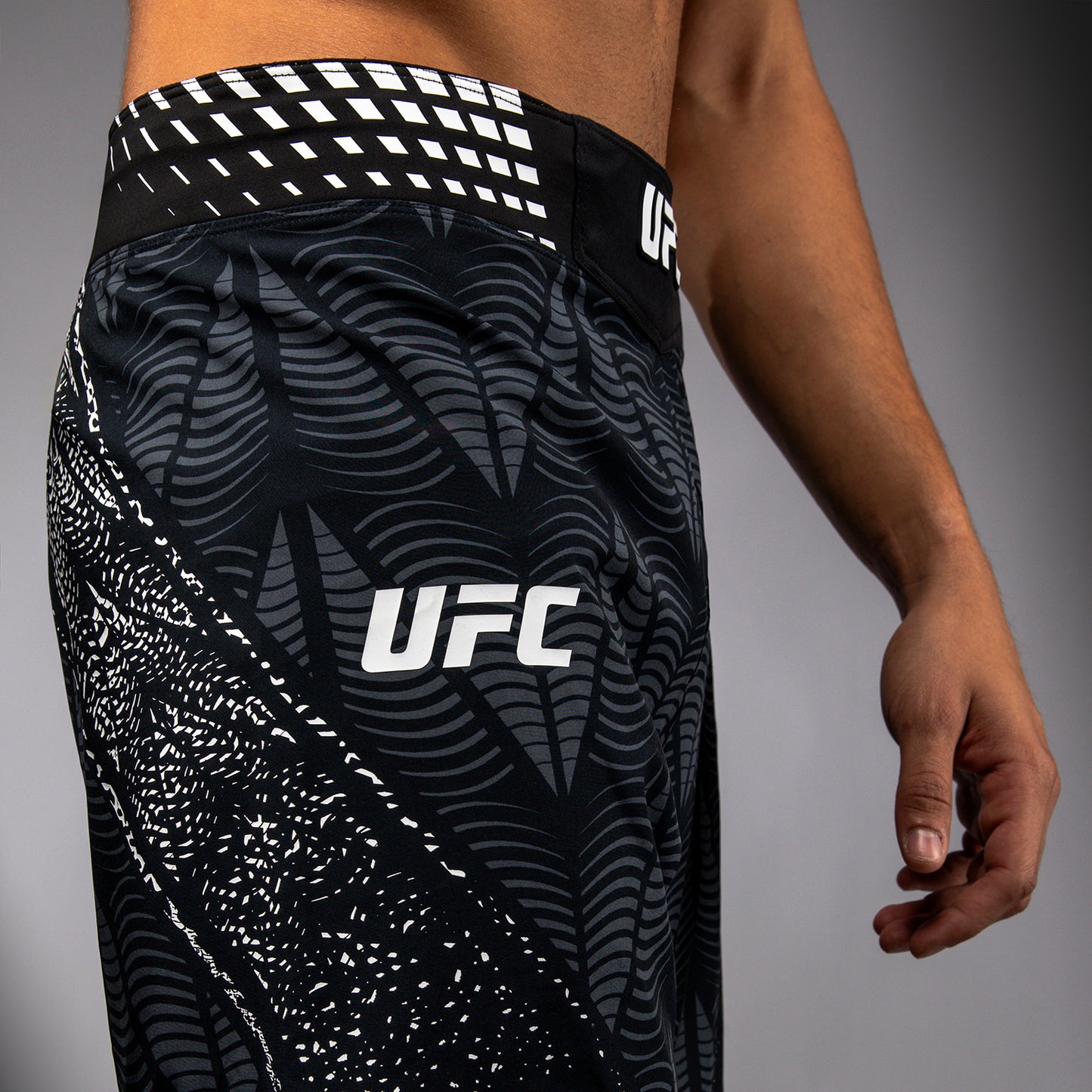 男士Venum UFC Zenith 黑色正品Fight Night长款格斗短裤