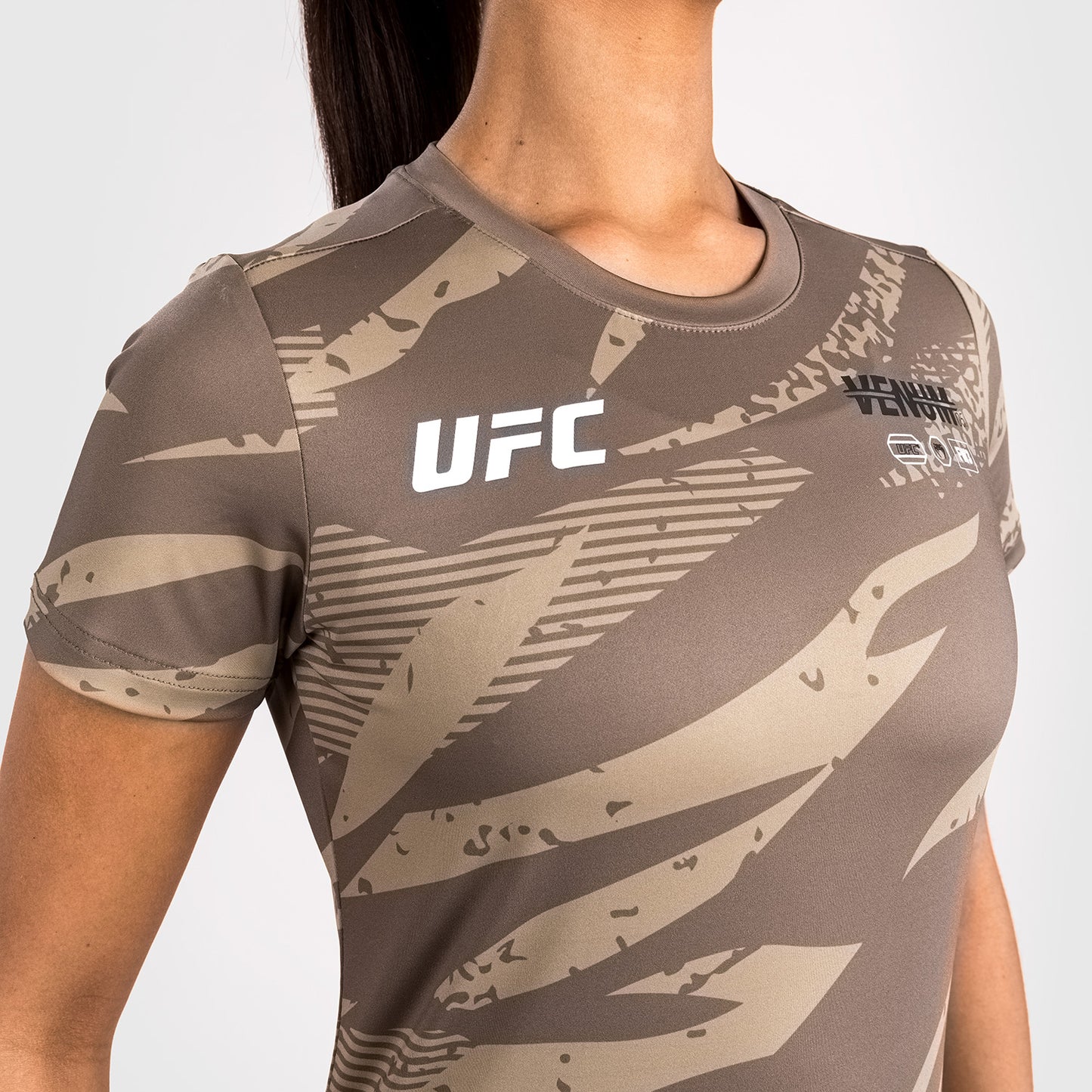 UFC Adrenaline by Venum Fight Week 女士 Dry Tech T恤 – 沙色迷彩