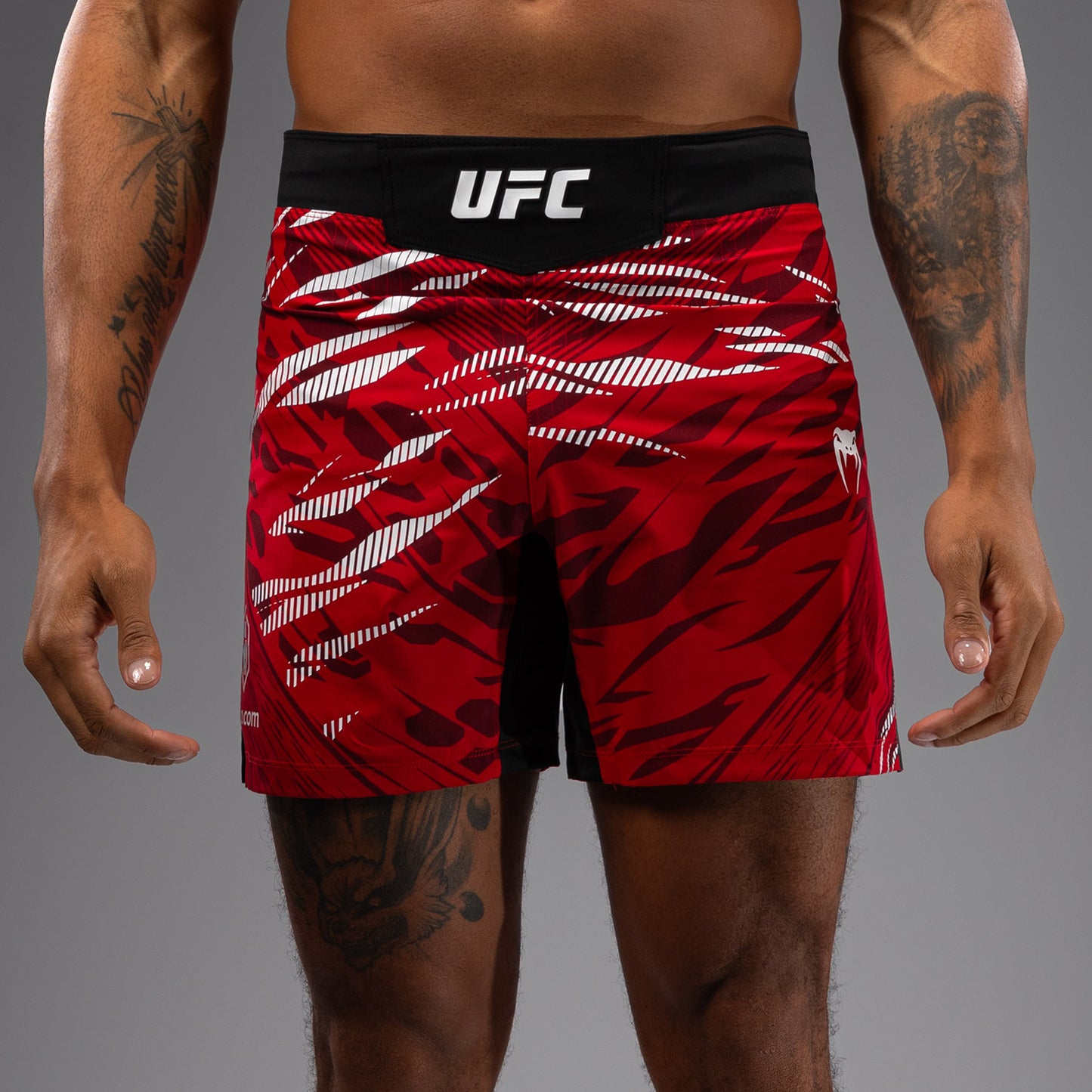 UFC Fusion by Venum Authentic Fight Night 男士格斗短裤 – 短款 – 红色
