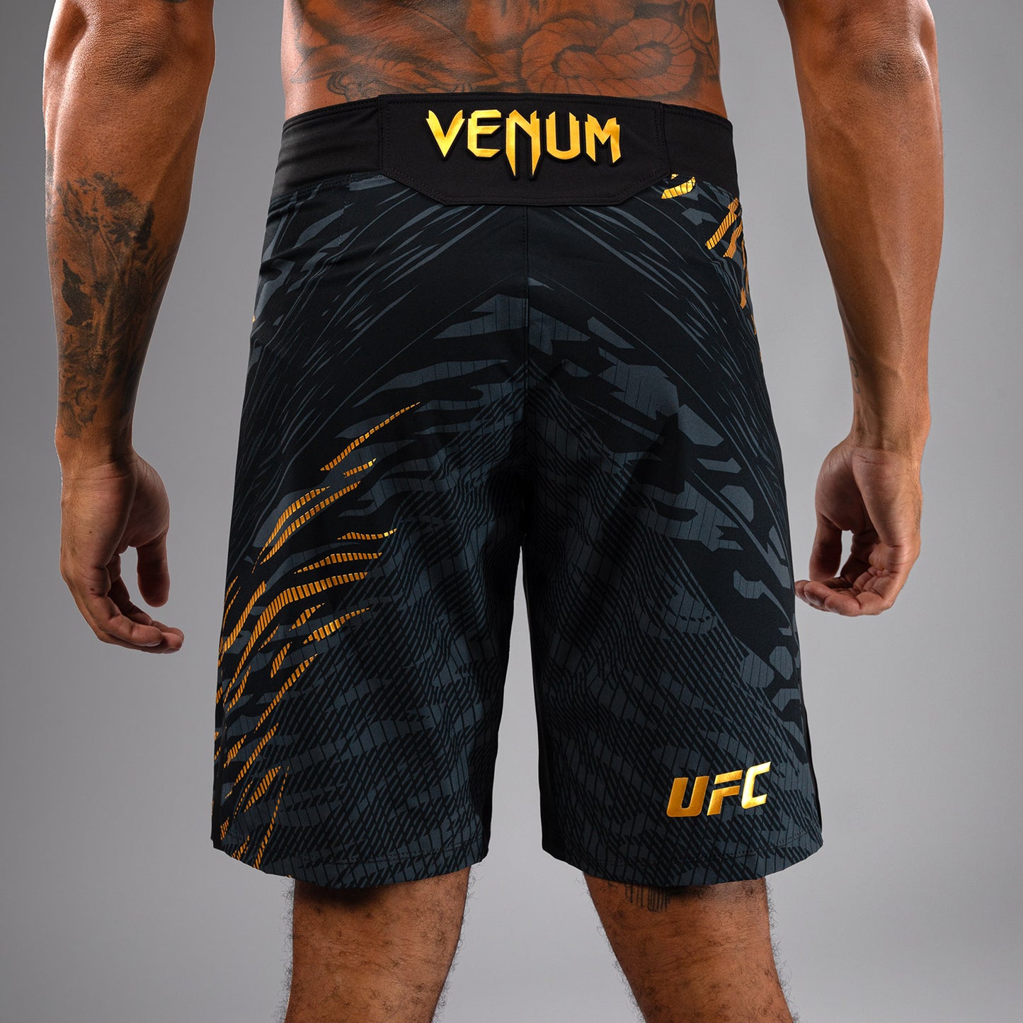 UFC Fusion by Venum Authentic Fight Night 男士格斗短裤 – 长款 – Champion