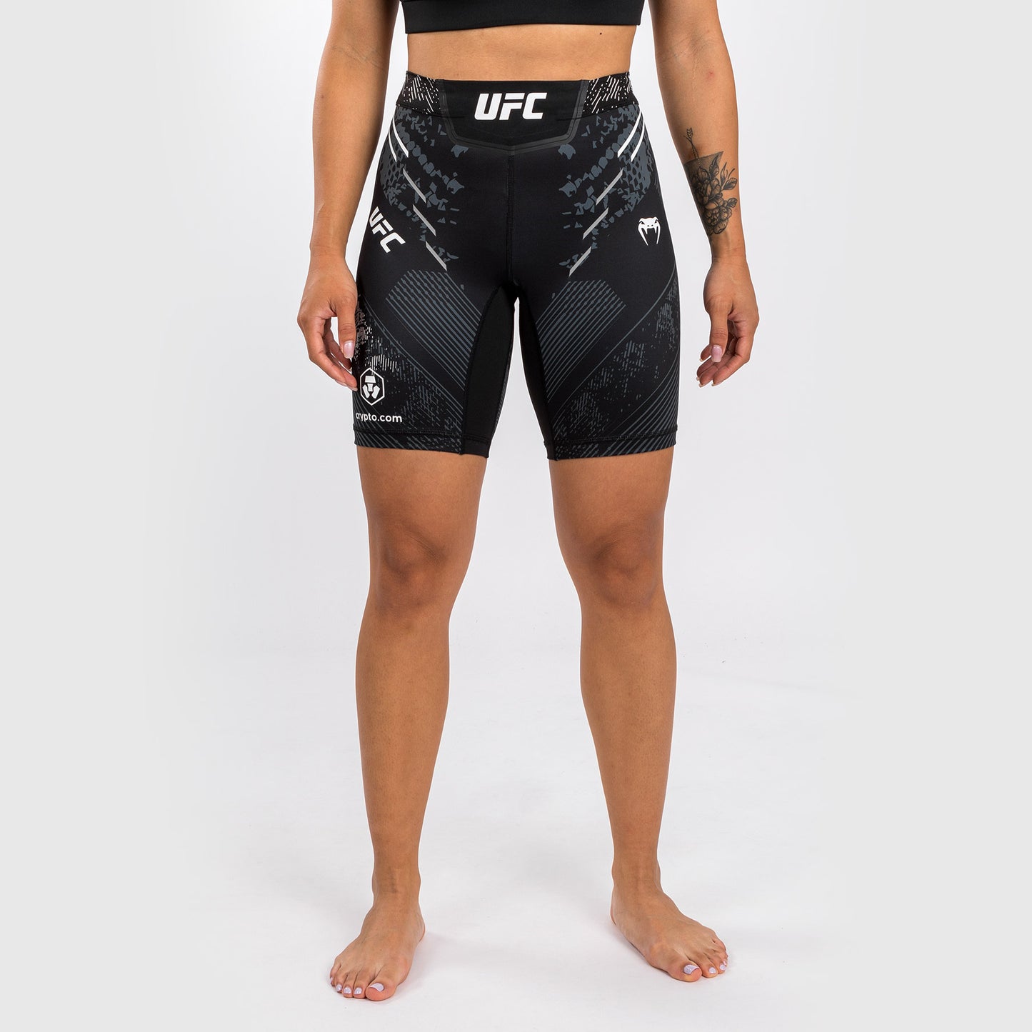 UFC Adrenaline by Venum 女士综合格斗短裤–长款–黑色