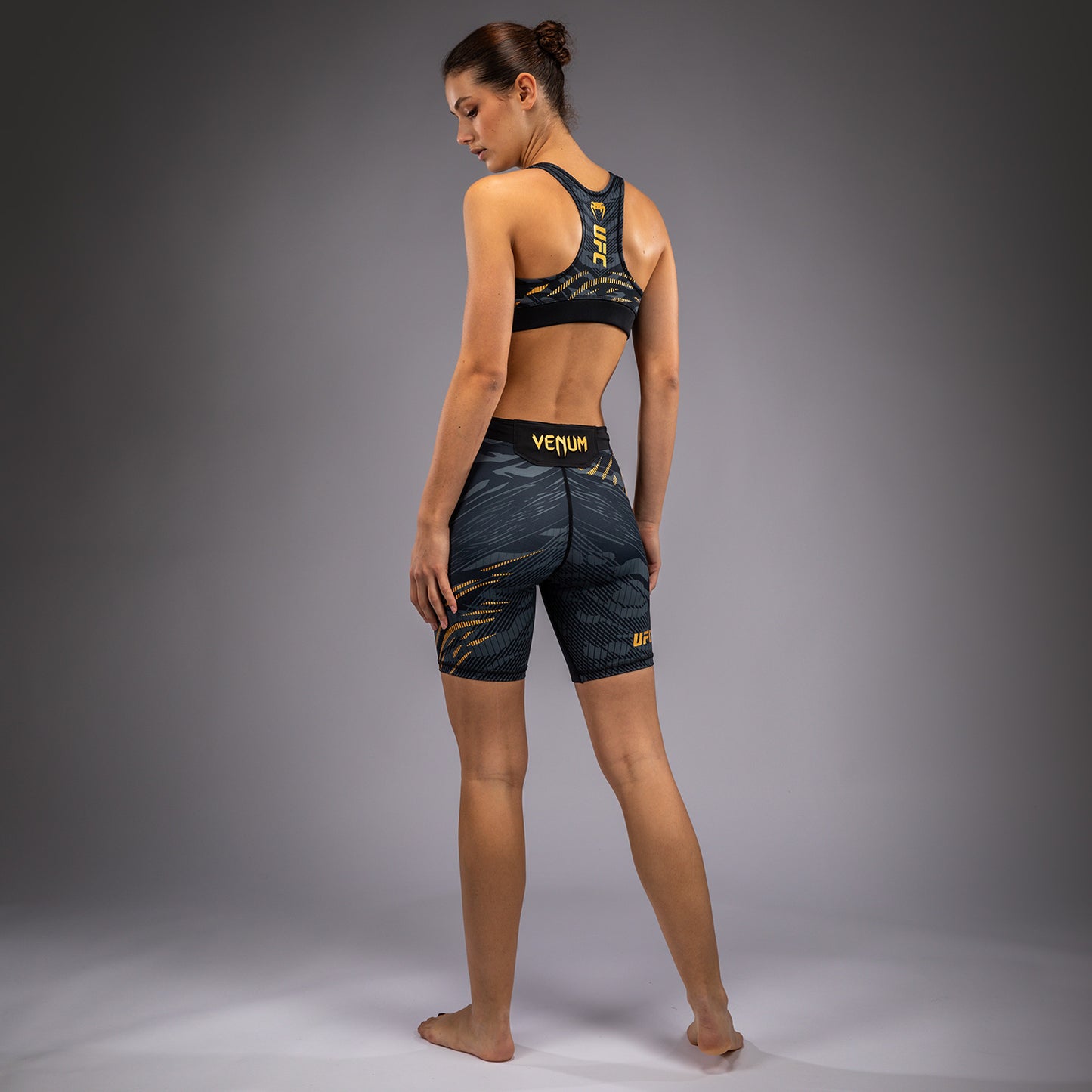 UFC Fusion by Venum Authentic Fight Night 女士综合格斗短裤 – 长款 – 冠军款