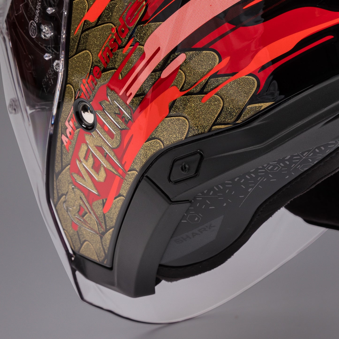 Venum x Shark SKWAL i3 JET 摩托车头盔 – 红色/金色