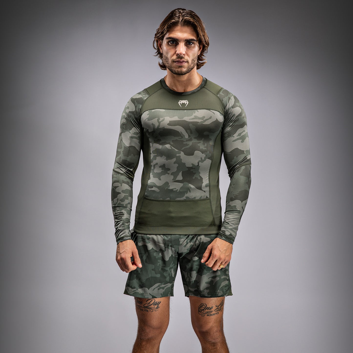 Venum G-Fit Air 男士长袖紧身防磨衣 – 军绿色迷彩
