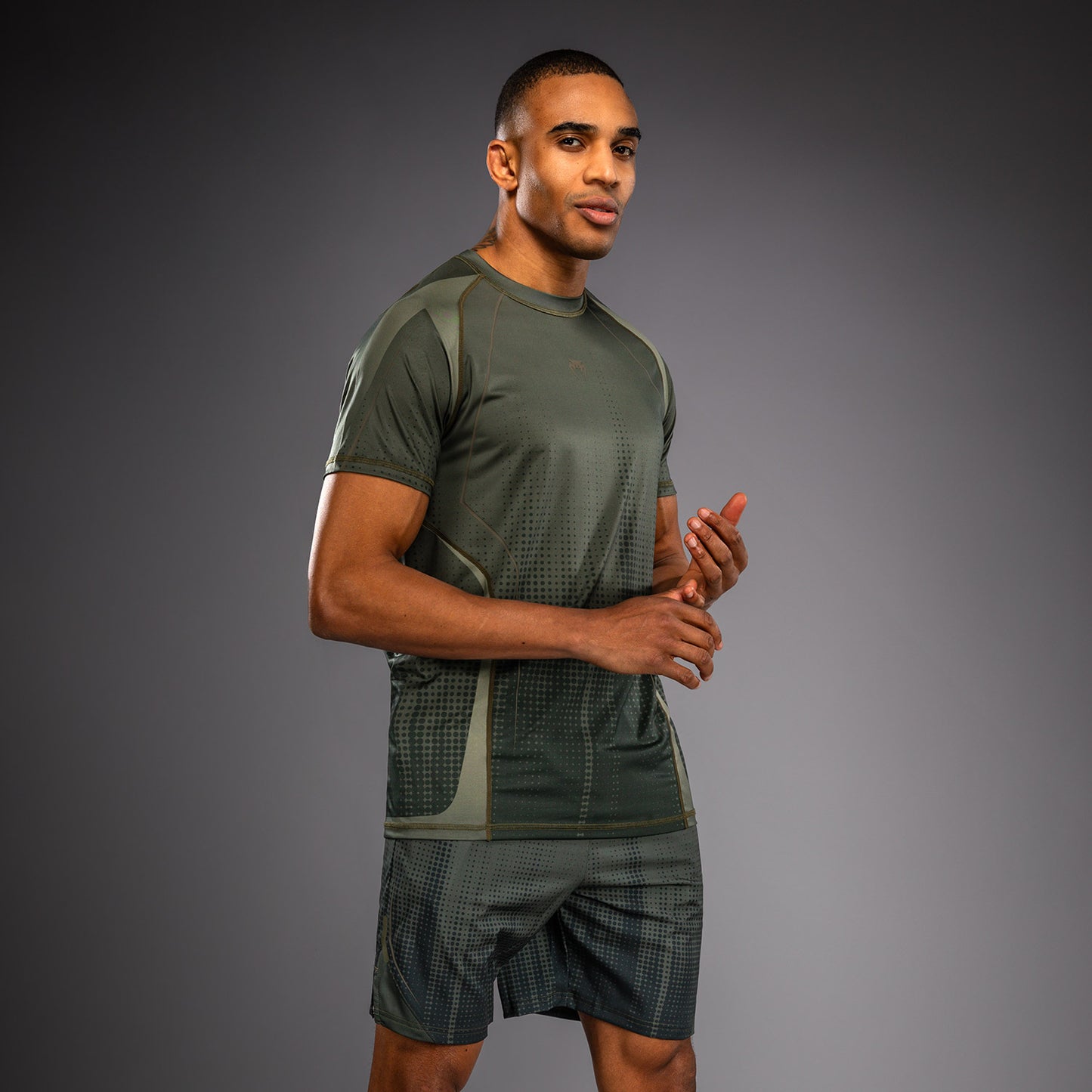 Venum Stealth Dry Tech T恤 – 卡其色/深绿色