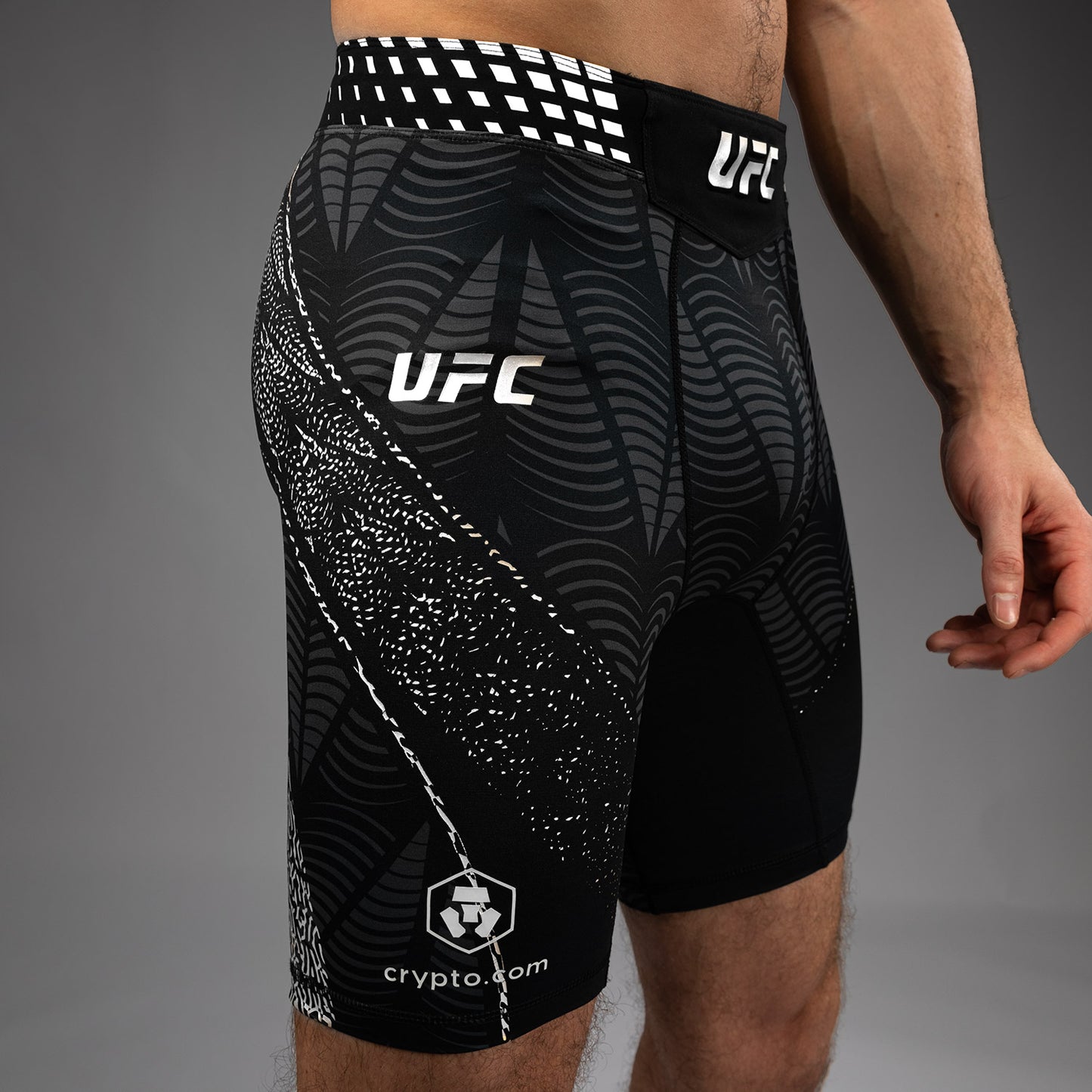 男士UFC Zenith by Venum 黑色Authentic Fight Night综合格斗短裤