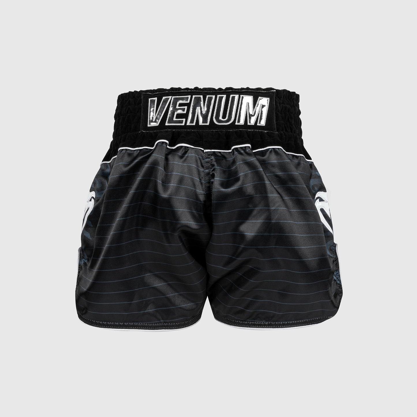 Venum Attack 泰拳短裤 – 黑色/银色
