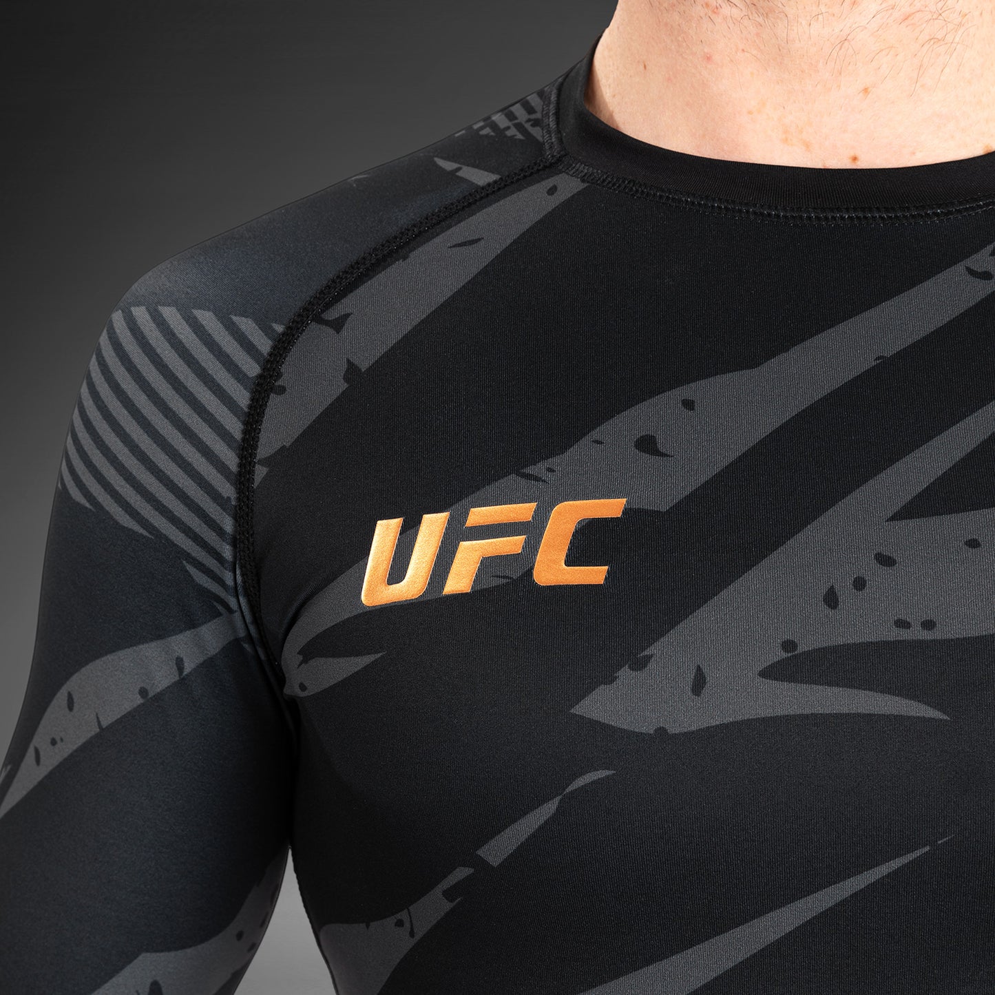 UFC Adrenaline by Venum Fight Week 长袖紧身防磨衣 – 城市迷彩
