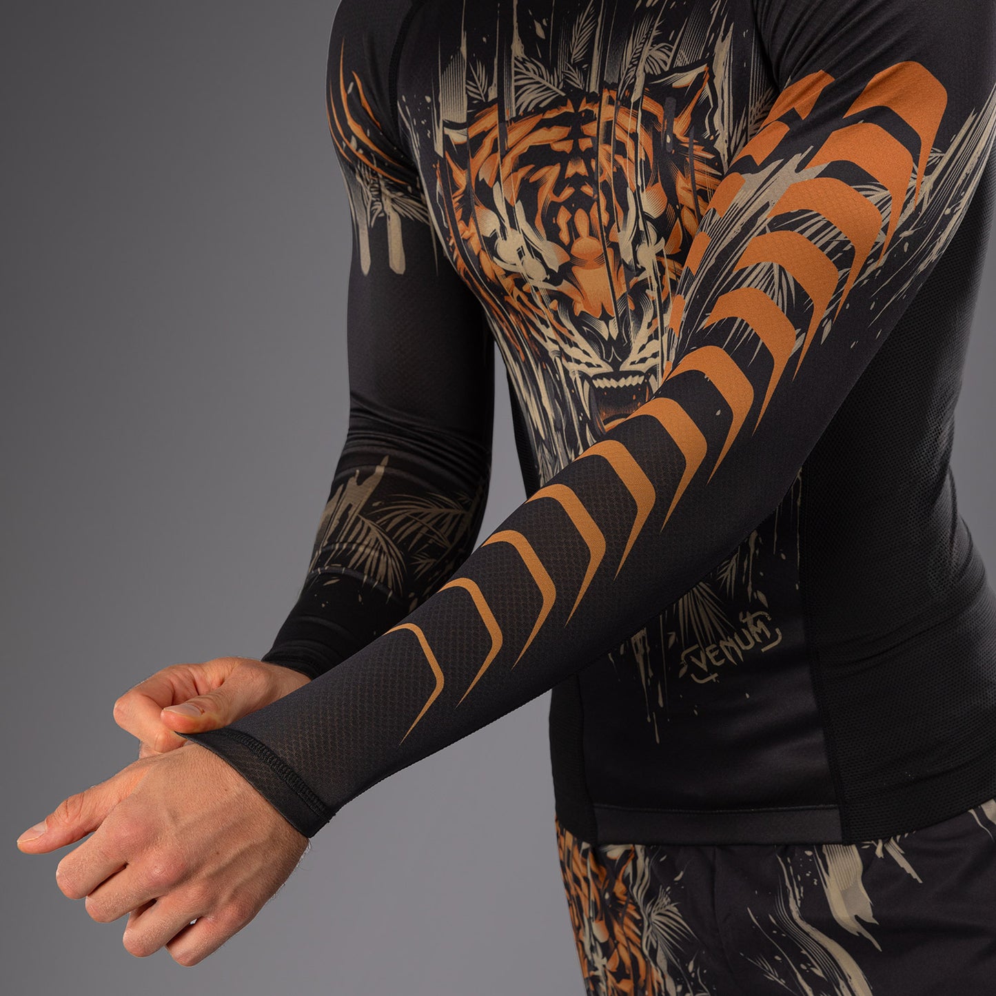 Venum Tiger 男士长袖紧身防磨衣 – 黑色/荧光橙