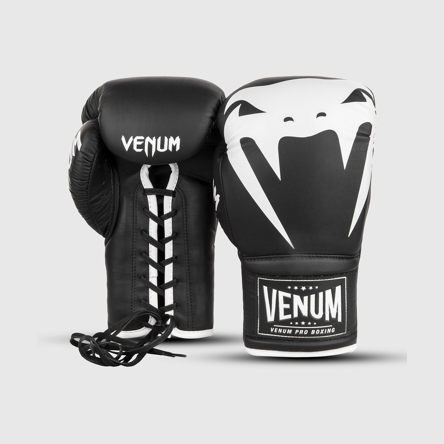 Venum Giant 2.0 Pro 拳击手套–带鞋带