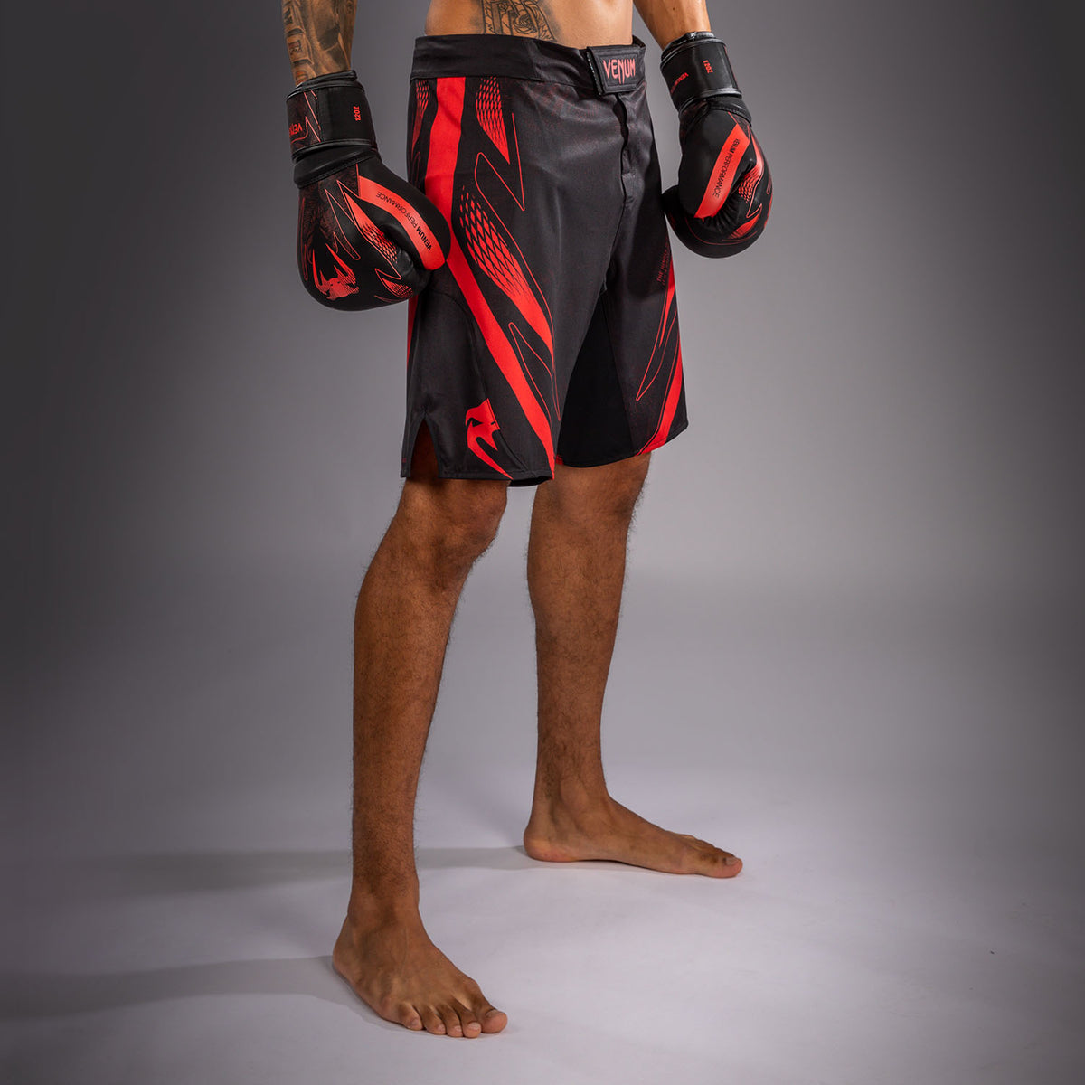 Venum Amazonia Reborn MMA短裤 - 黑色/红色