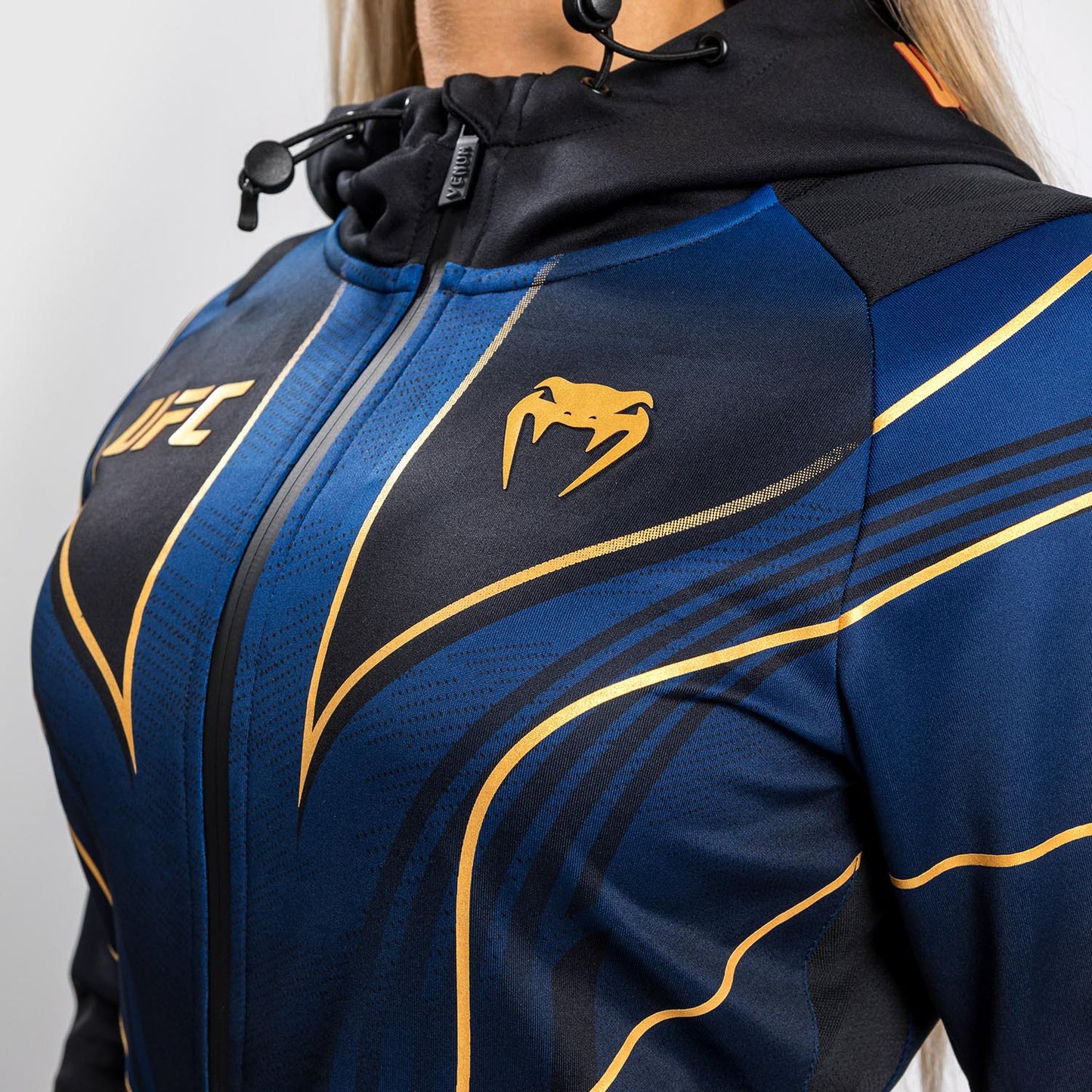 Ufc Authentic Fight Night 2.0 Kit By Venum 女士款连帽衫 – 午夜版–冠军