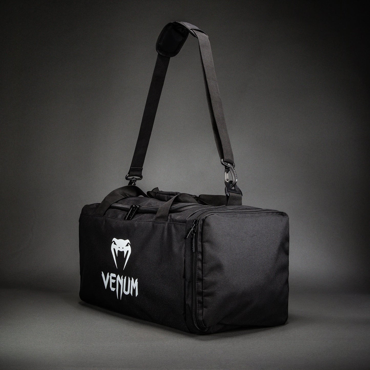 Venum Essential 运动包（26升）– 黑色