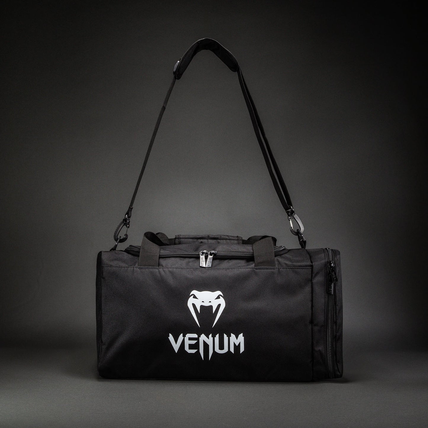 Venum Essential 运动包（26升）– 黑色