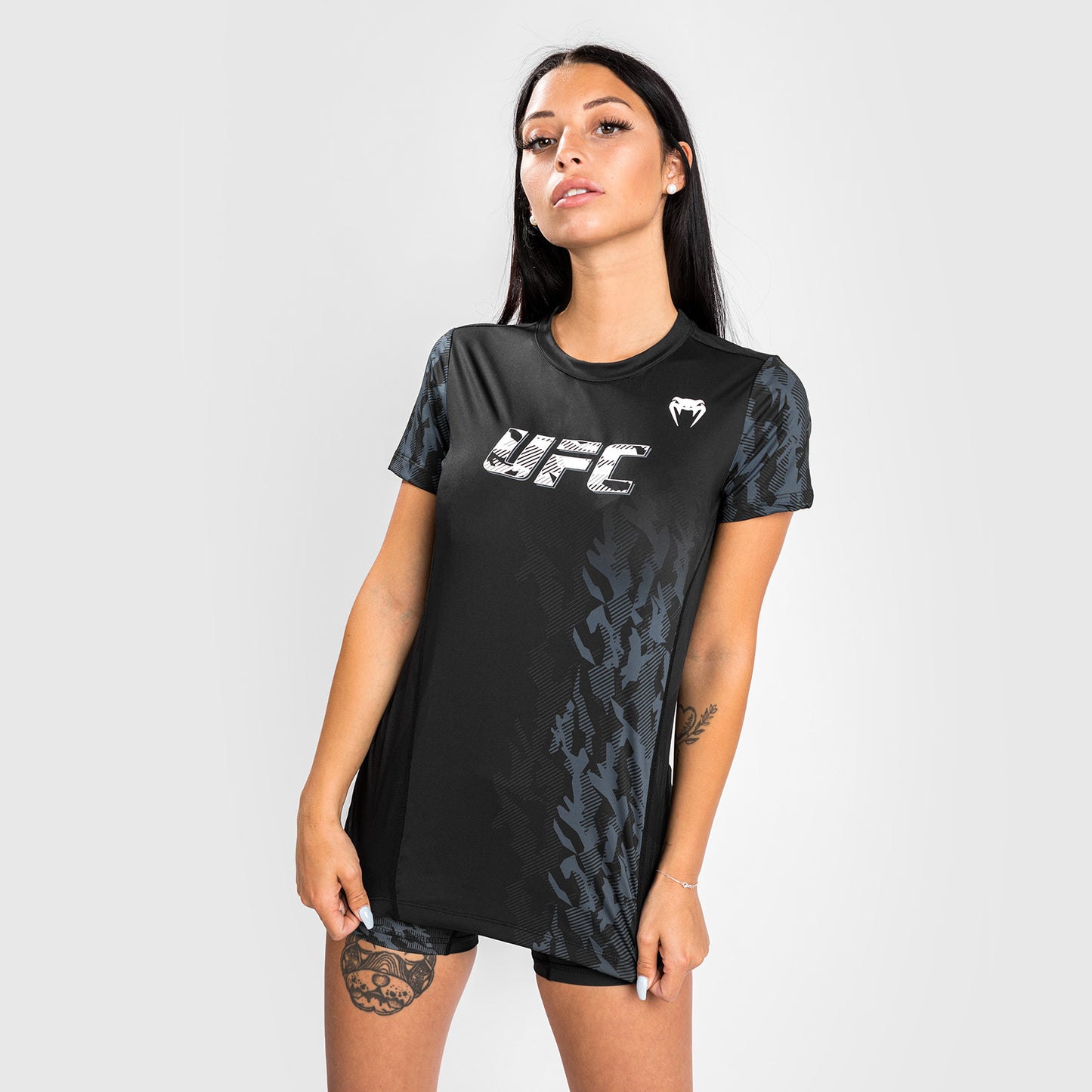 Venum UFC Authentic Fight Week 女士高性能短袖T恤 – 黑色