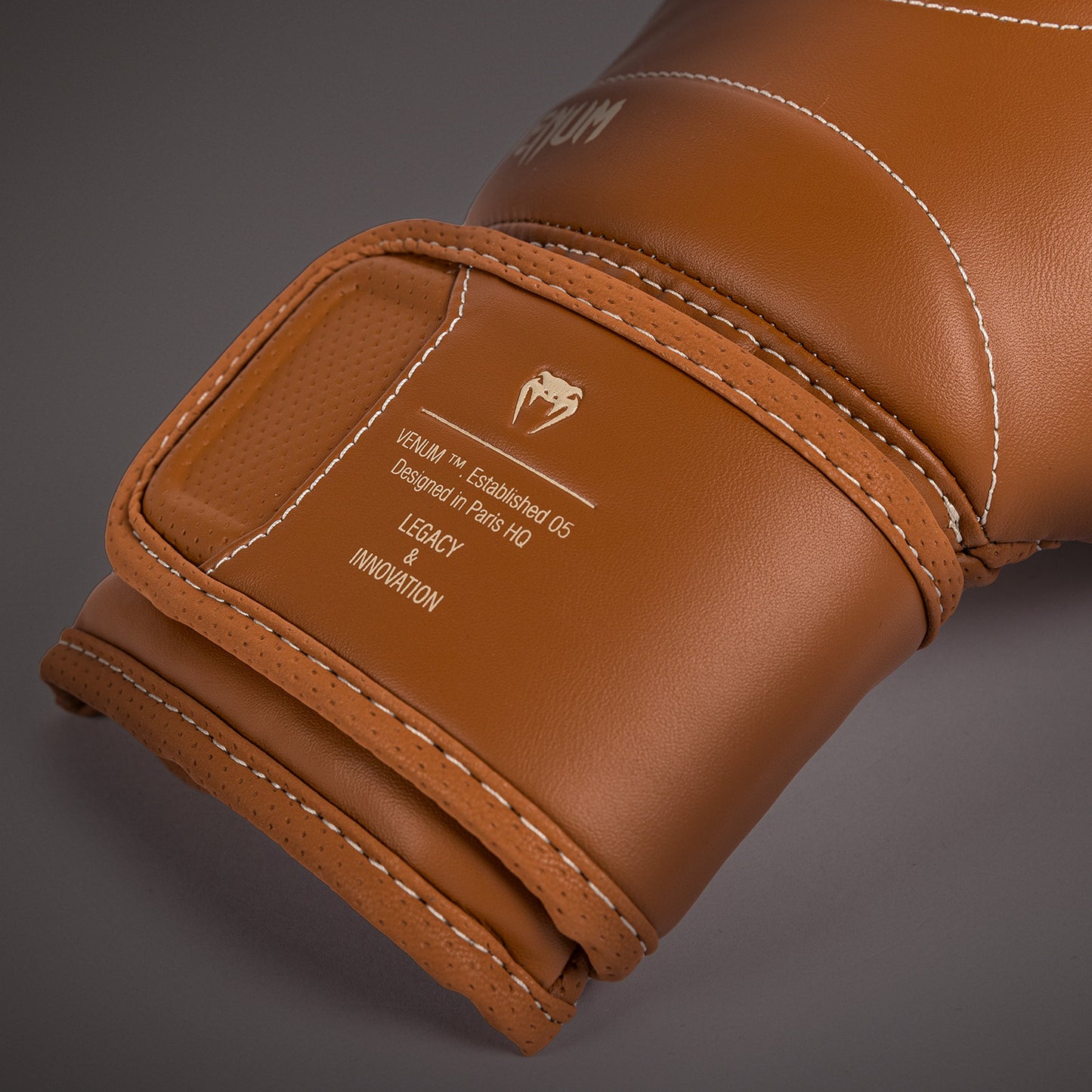 Venum Impact Evo 拳击手套 – 哈瓦那色