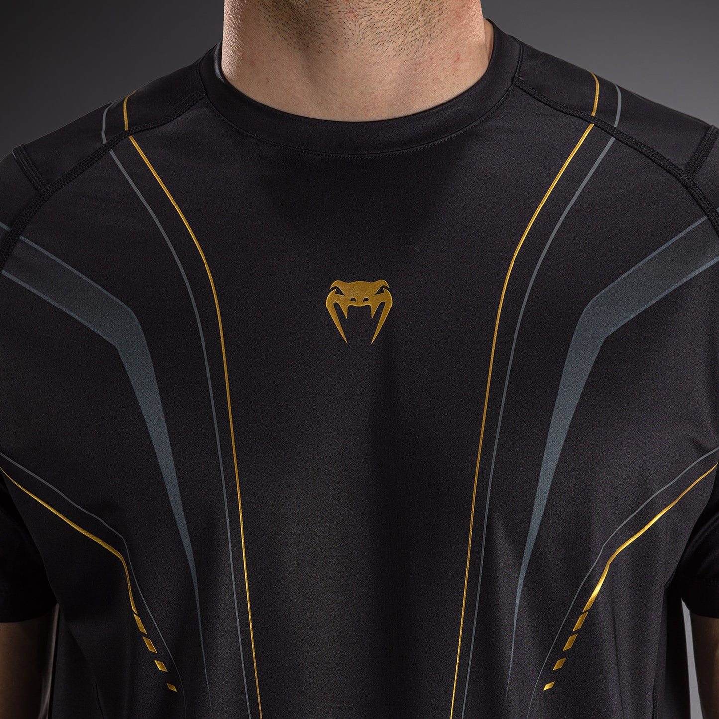 Venum Streamline Dry Tech T恤 – 黑色/金色
