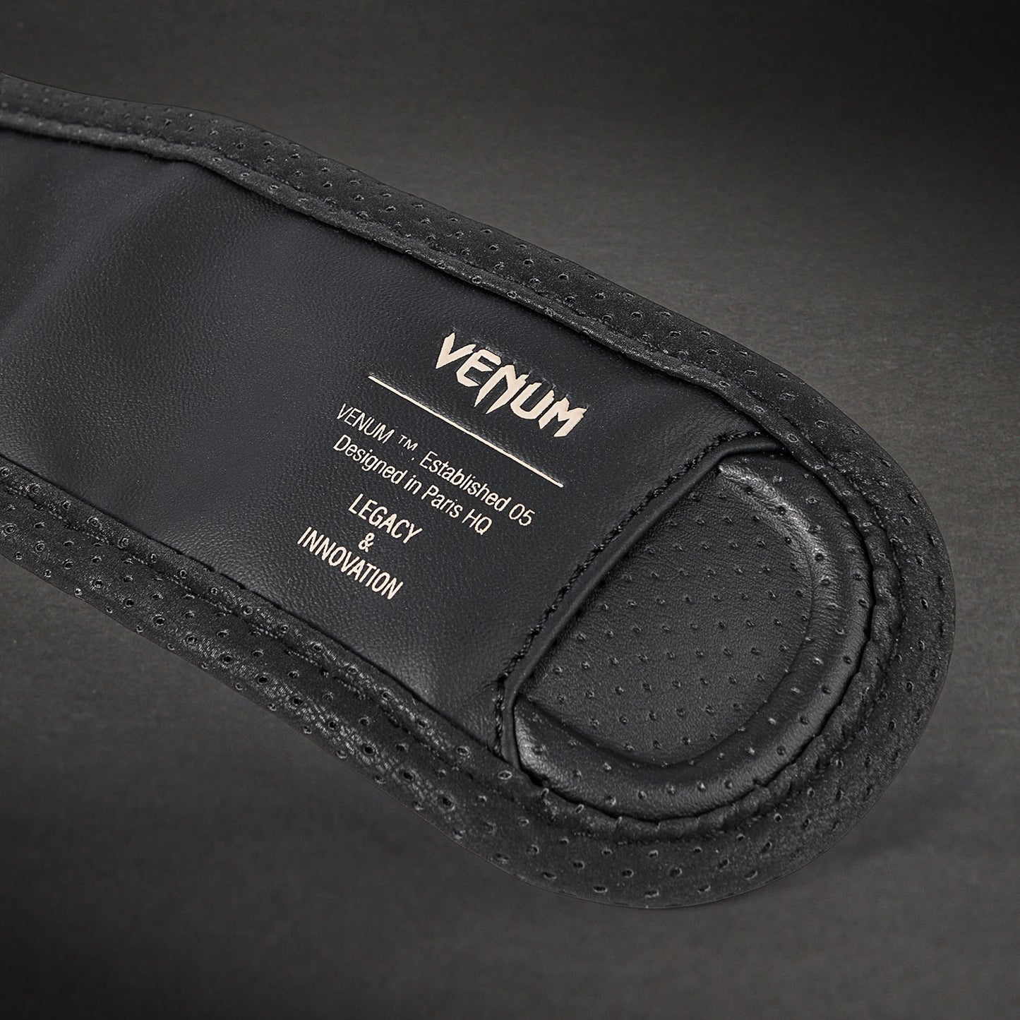 Venum Impact Evo MMA陪练手套 - 黑色