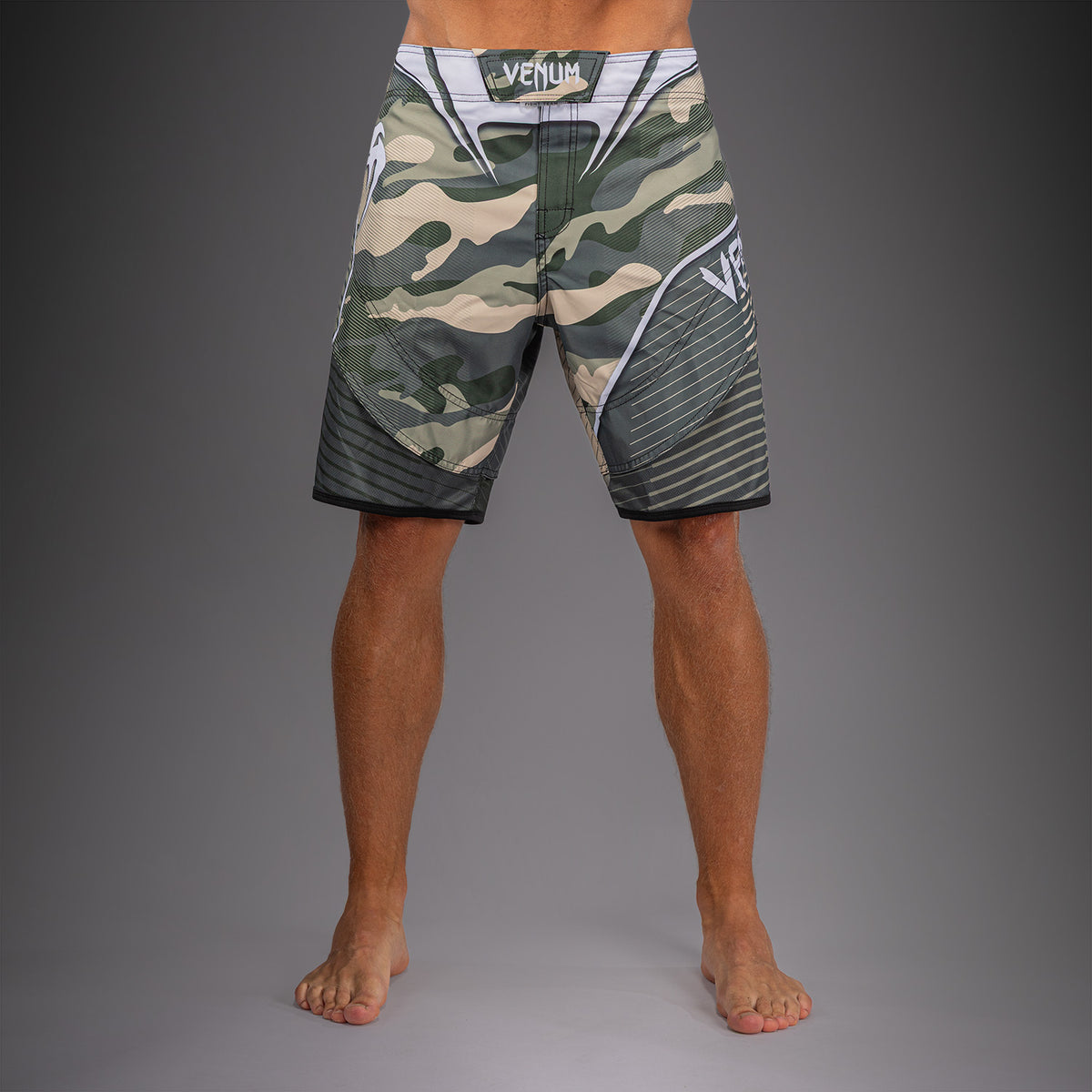 Venum Camo Hero 格斗短裤 - 卡其色/奶白色