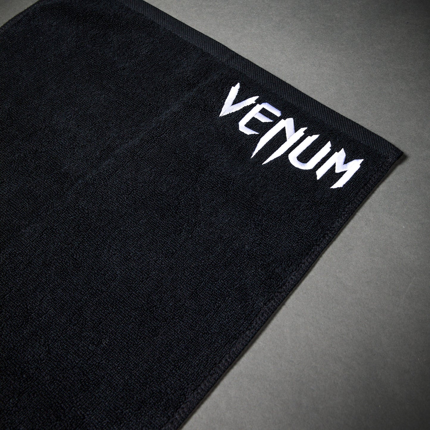 Venum MX Basics 毛巾 - 黑色/白色